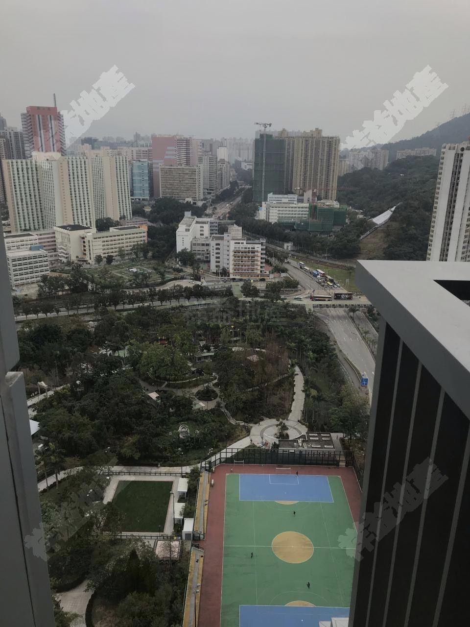 單位座向南面,望開揚市景和球場景。(代理提供相片)