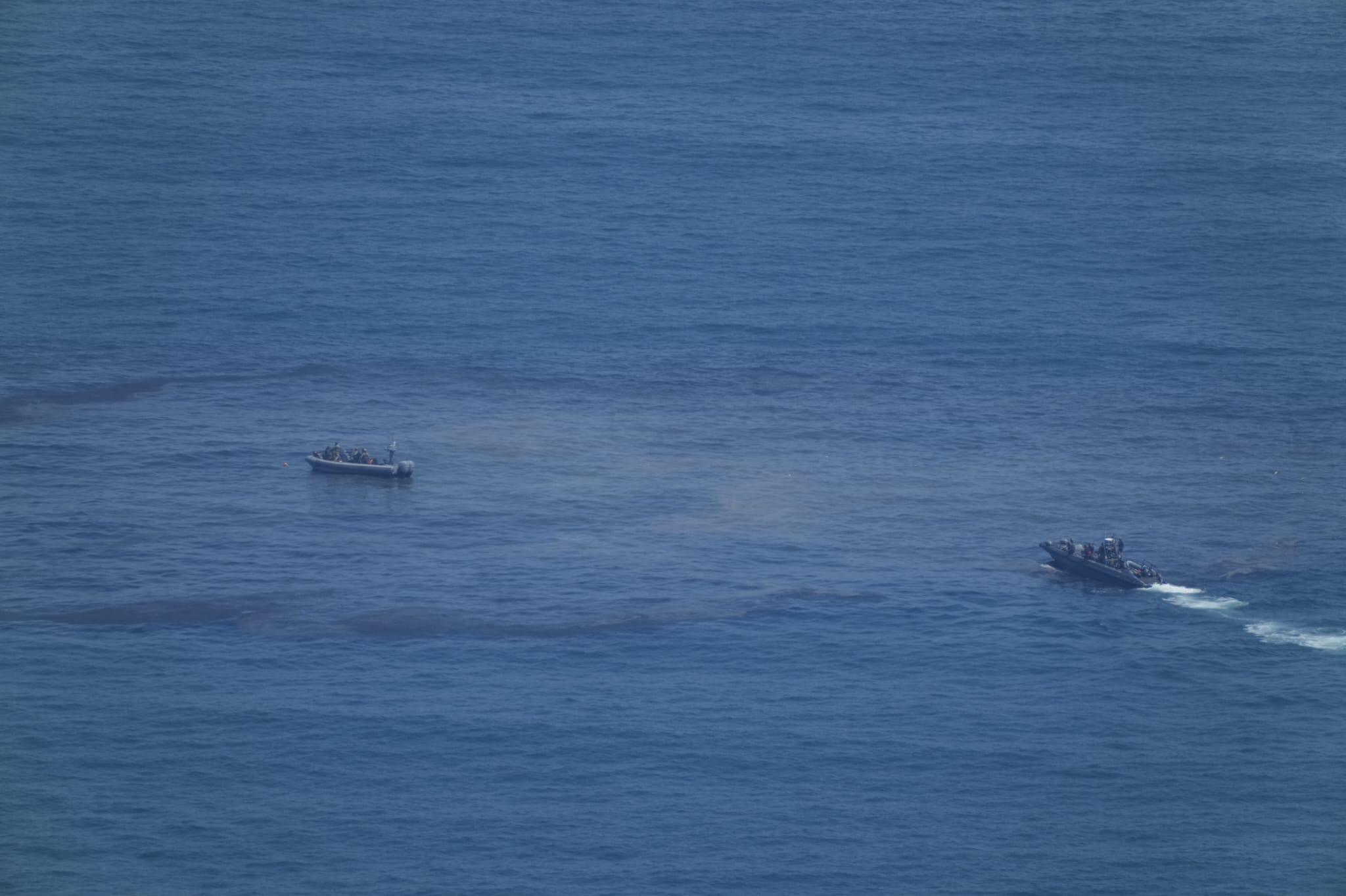 警方在鶴咀對開處理水雷。(陳奕釗攝)