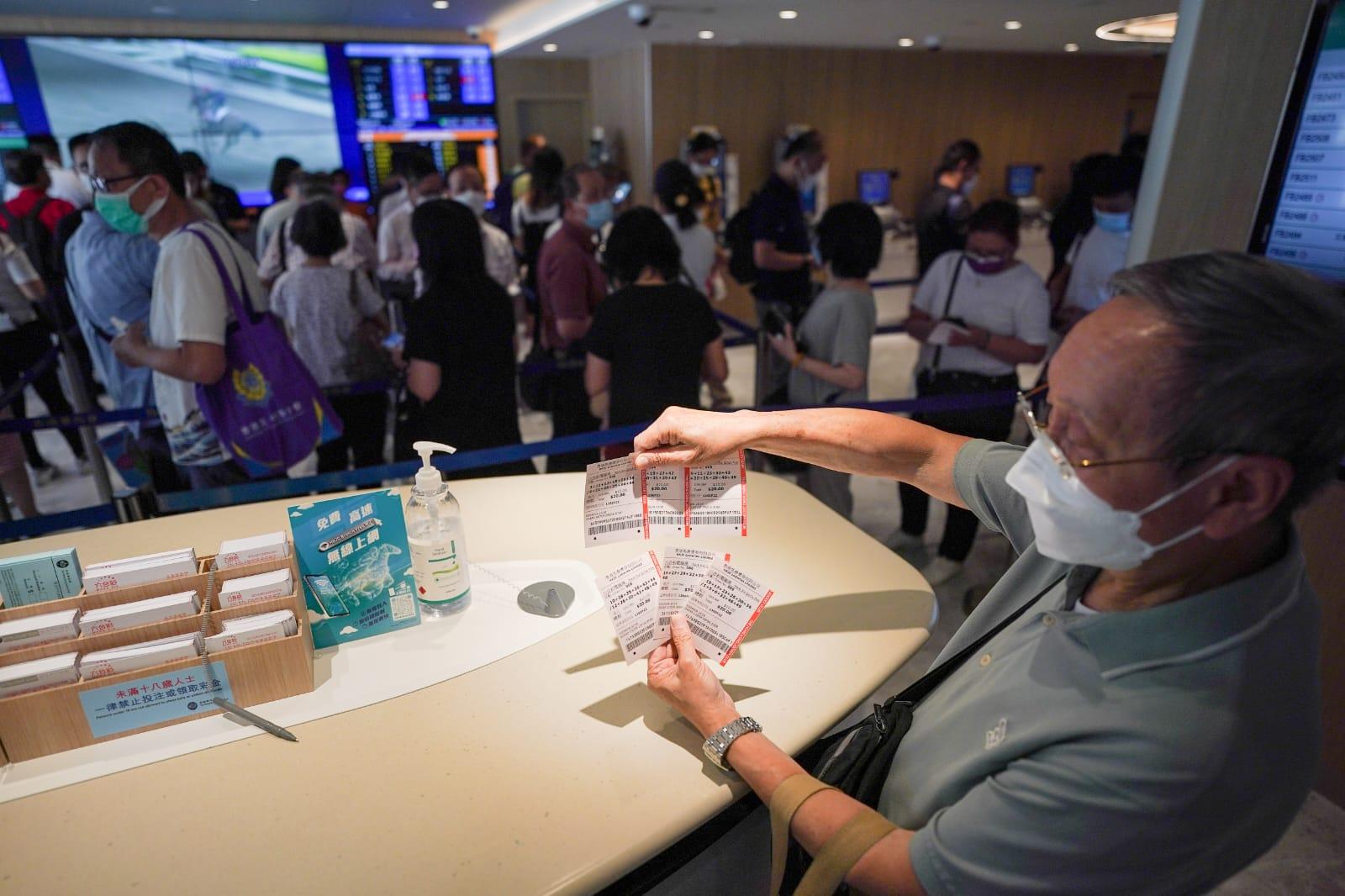 六合彩中秋金多寶9月13日攪珠,一注獨中頭獎達8000萬。(李睿哲攝)