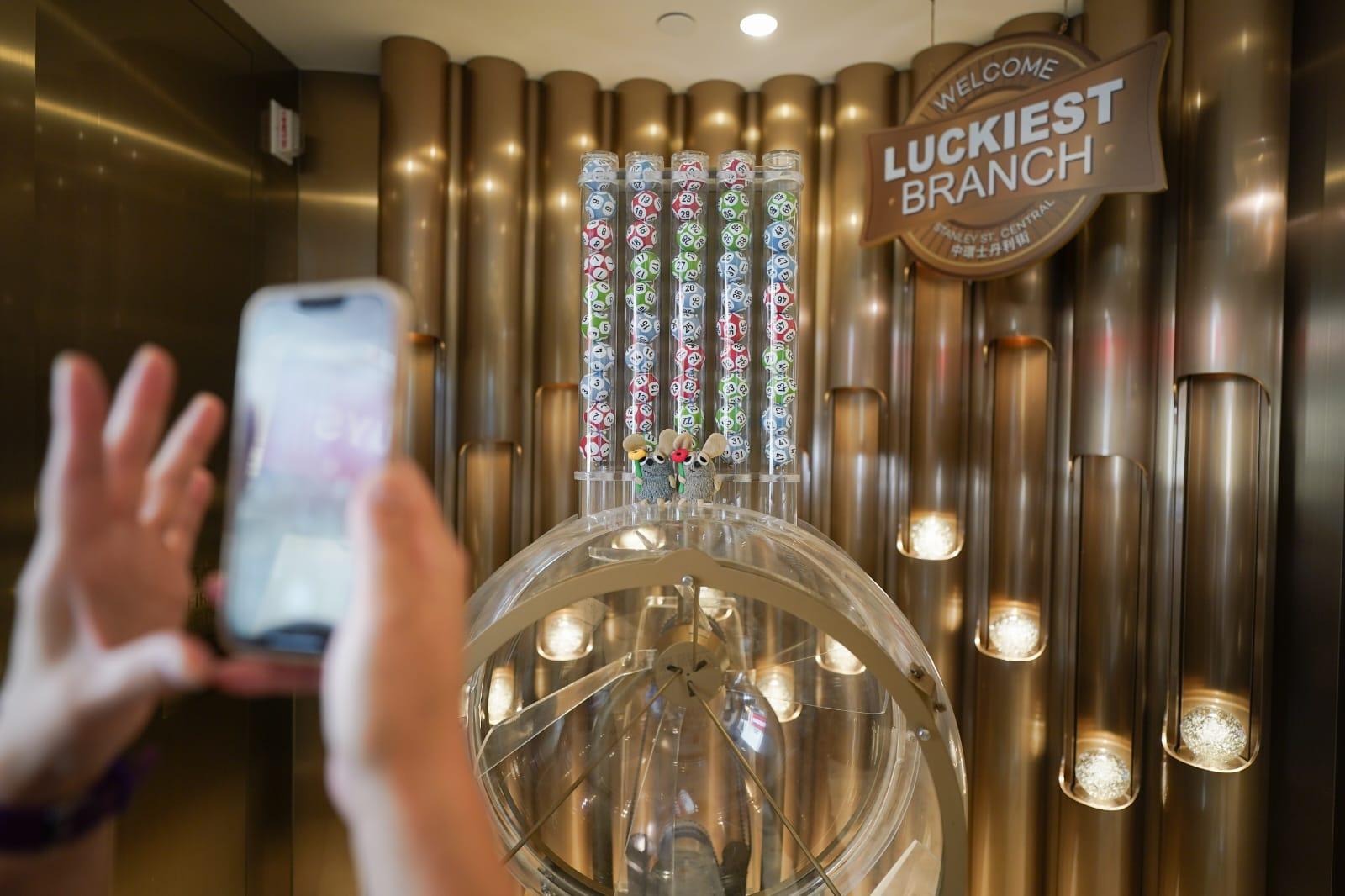 六合彩中秋金多寶9月13日攪珠,一注獨中頭獎達8000萬。(李睿哲攝)