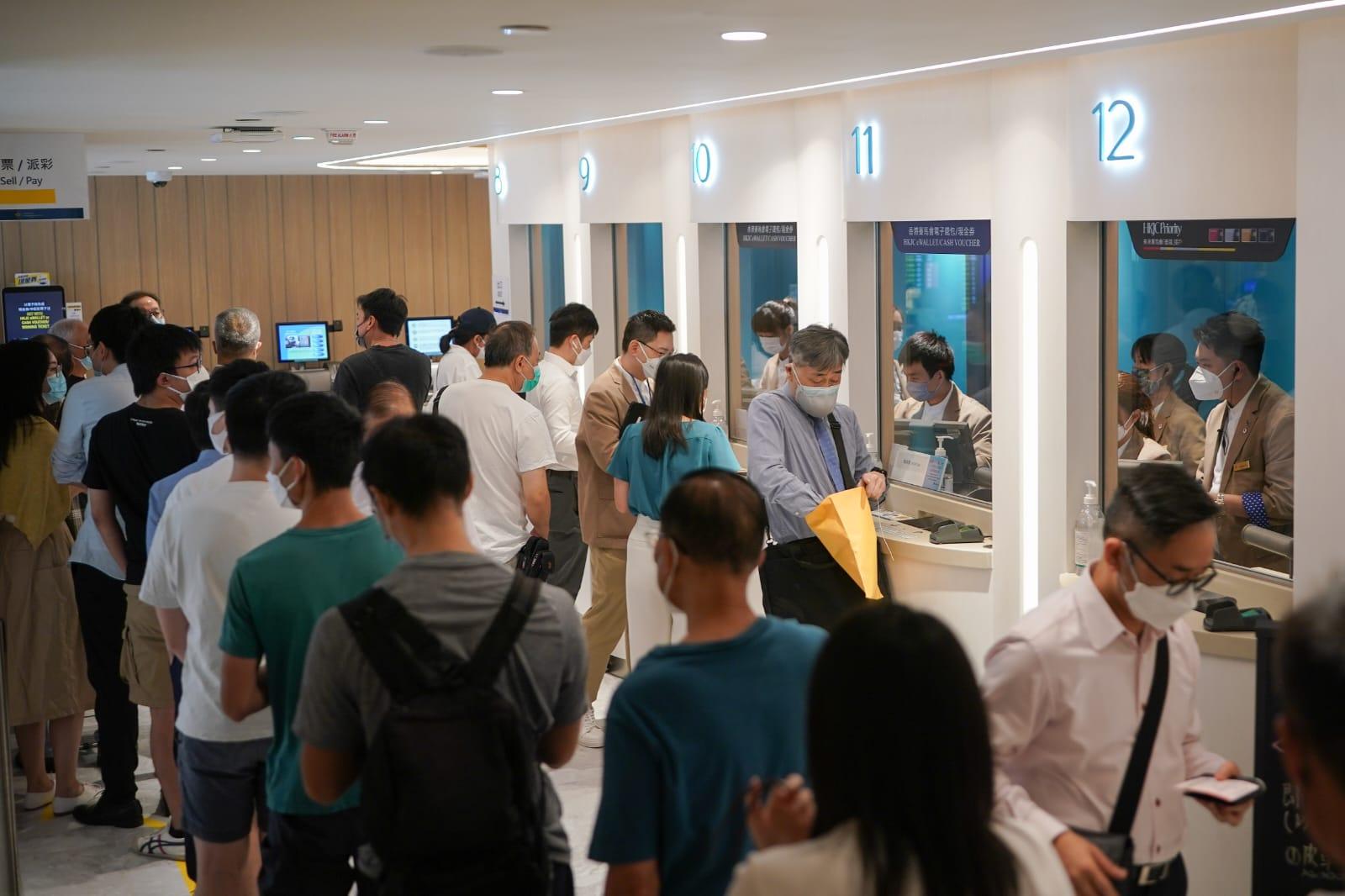 六合彩中秋金多寶9月13日攪珠,一注獨中頭獎達8000萬。(李睿哲攝)