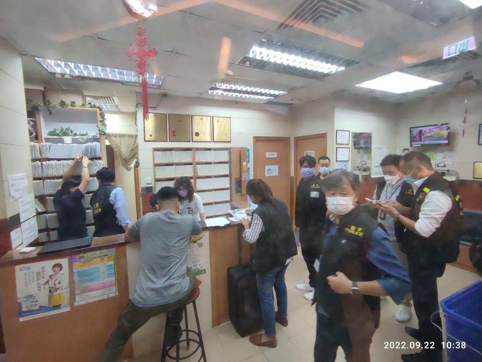 3名醫生涉濫發「免針紙」被捕 警另拘8人涉買「免針紙」 (持續更新)