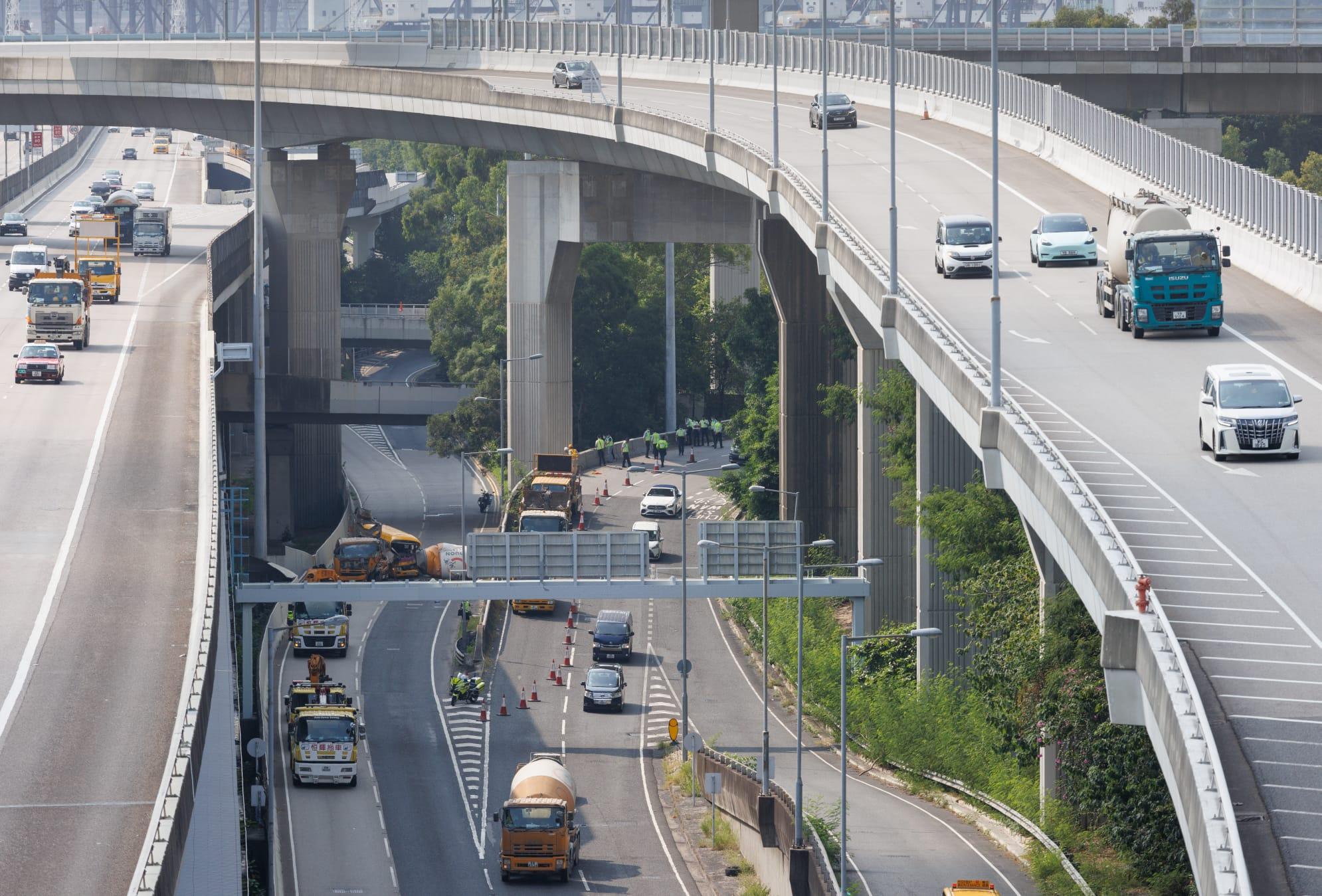 田螺車青沙公路墮橋壓校巴 釀至少1死4傷 (持續更新)