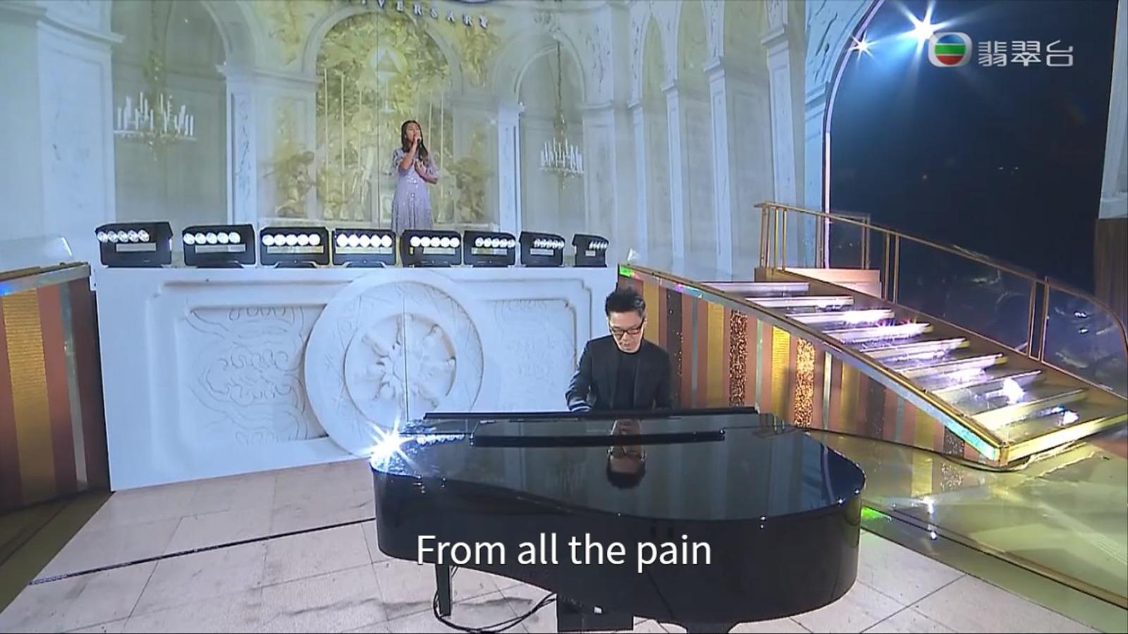 Celine獻唱《Beautiful》。