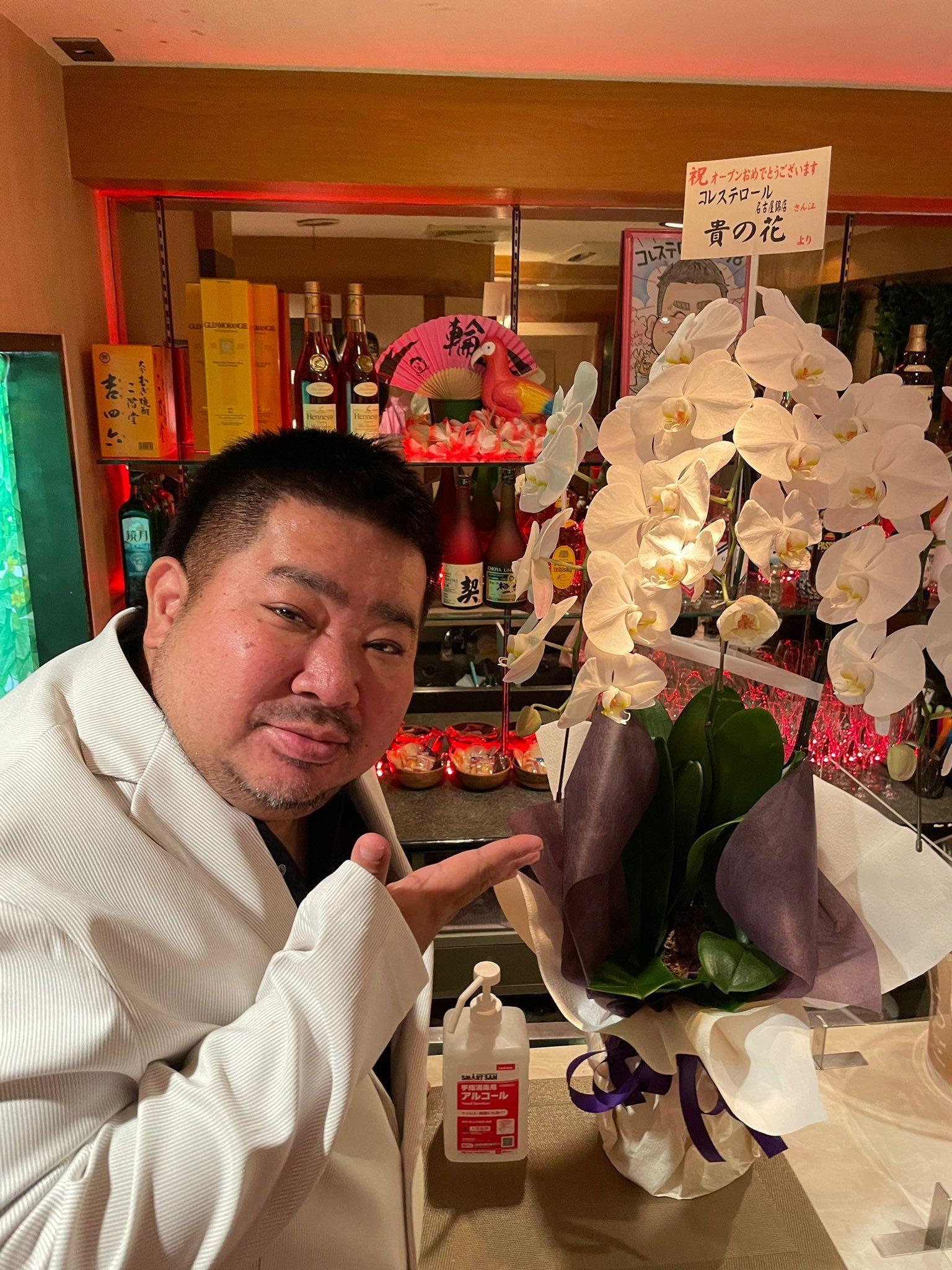 拓也哥在日本開設同志酒吧。