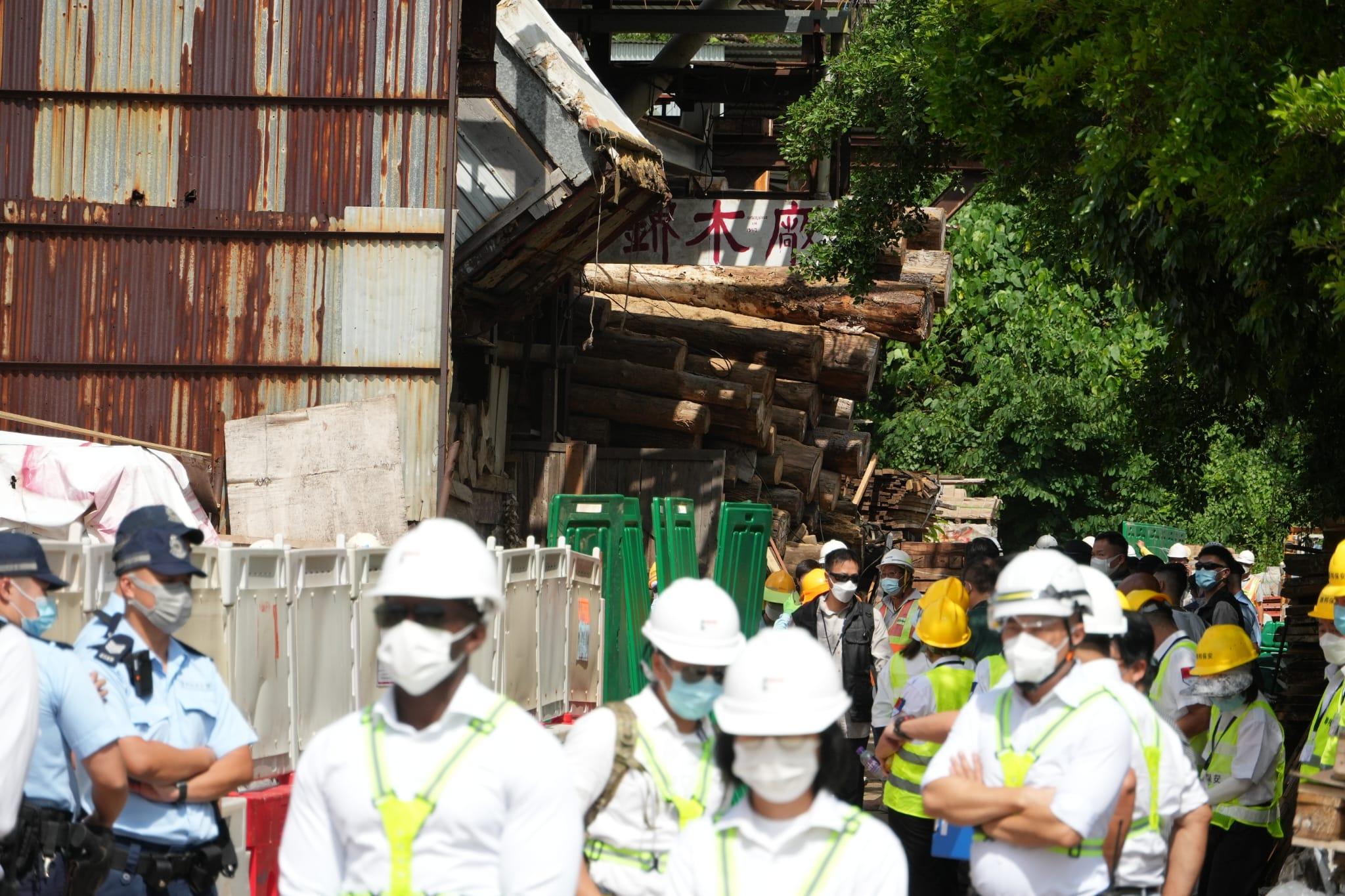 志記鎅木廠|地政總署今晨圍封木廠 警員在場戒備 (持續更新)