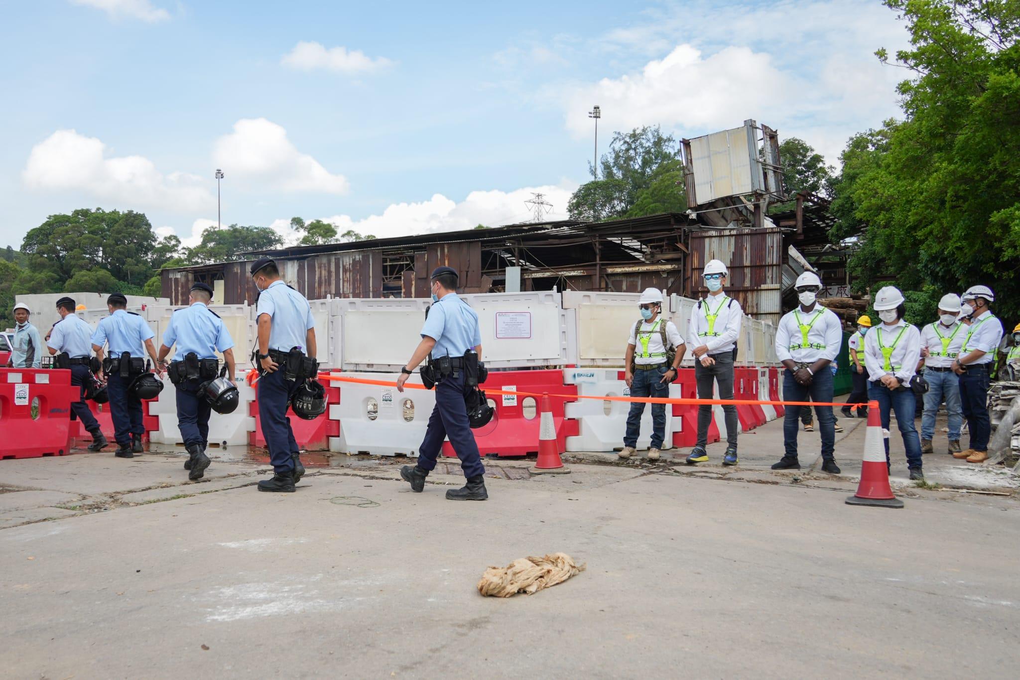 志記鎅木廠|地政總署今晨圍封木廠 警員在場戒備 (持續更新)