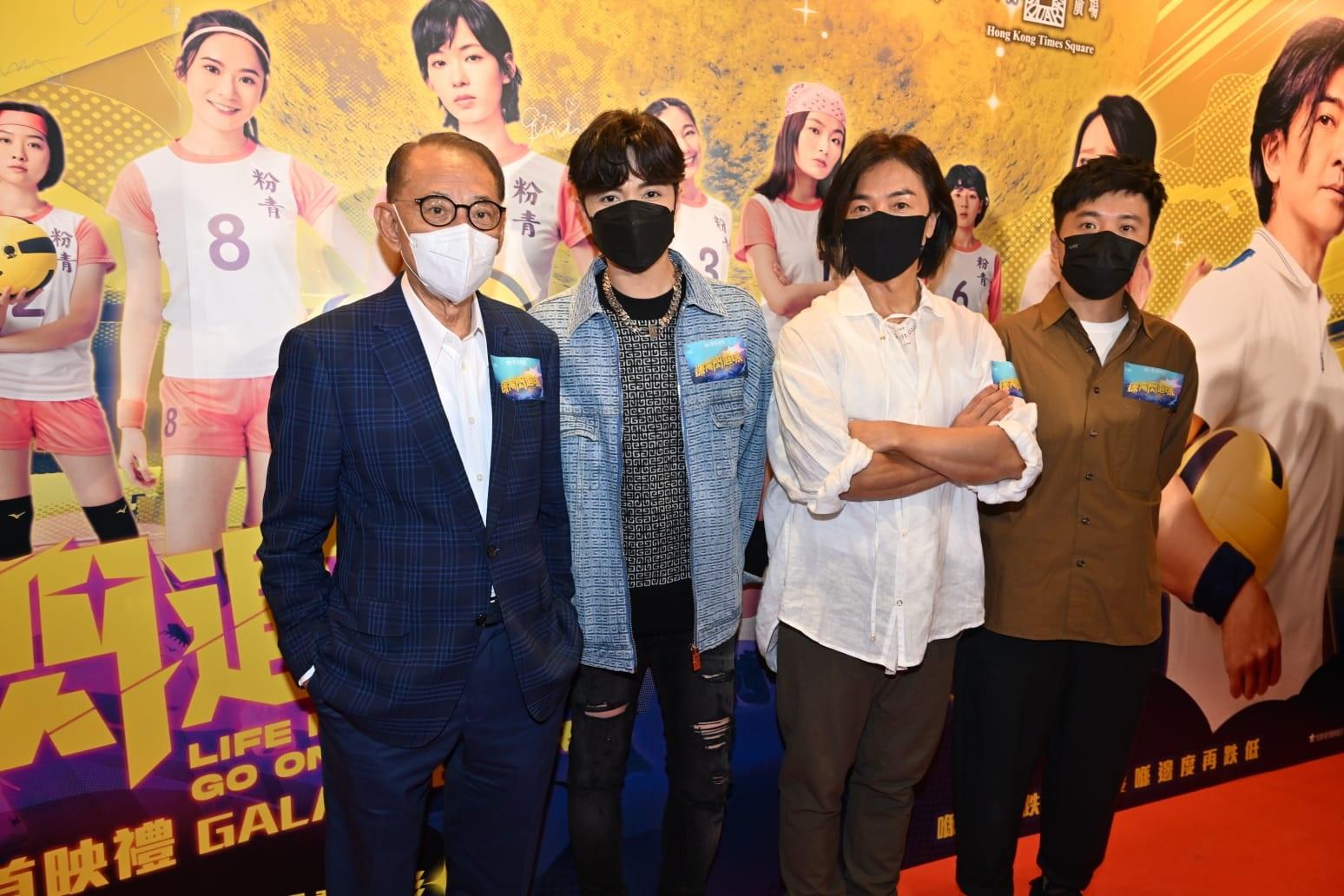 新晉導演應智贇(右一)與首兩部電影的男主角鄭伊健和張敬軒,跟老闆楊受成合照。