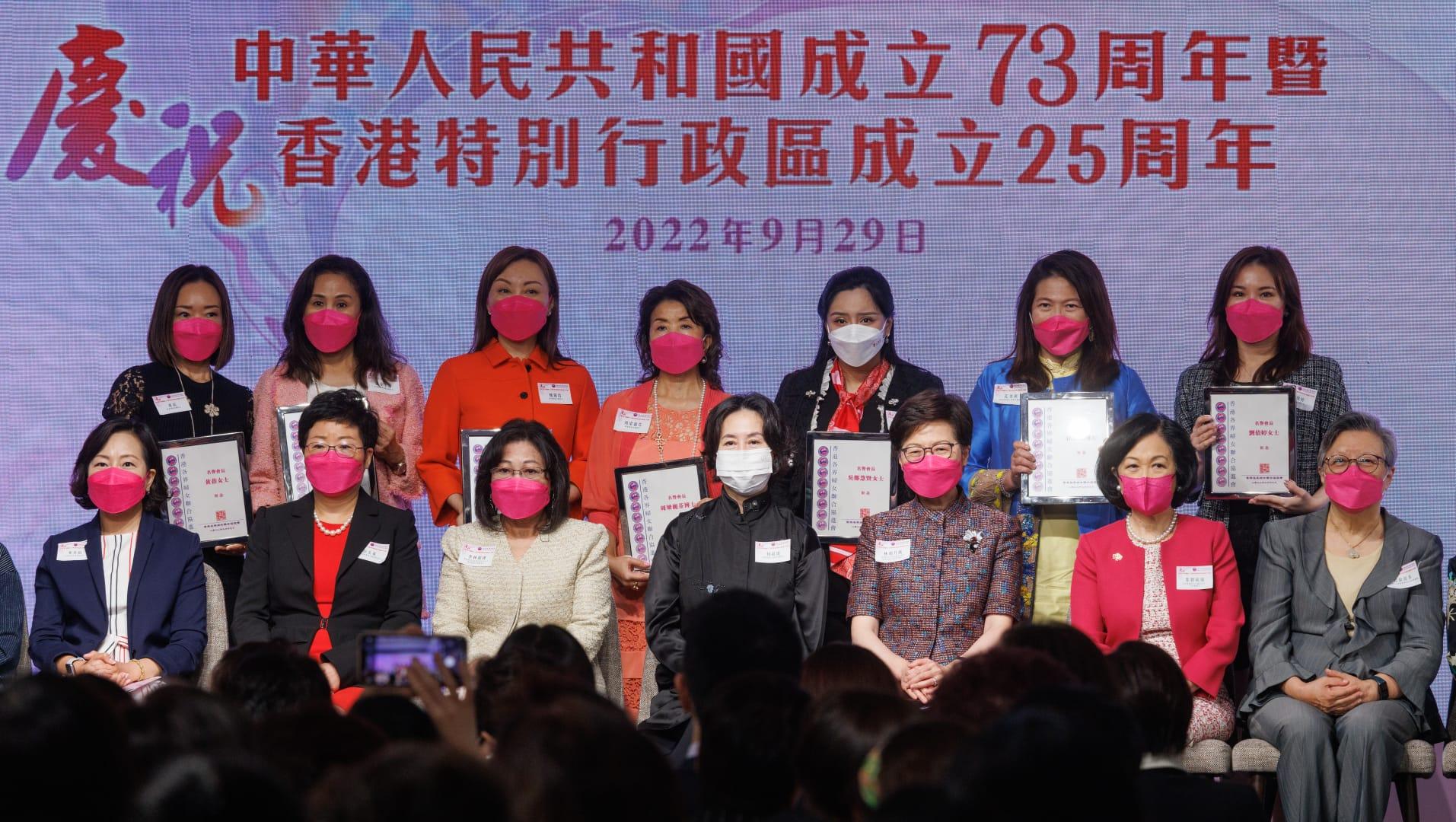 婦協辦家書活動慶回歸 特首夫人︰婦女在港「頂住半邊天」