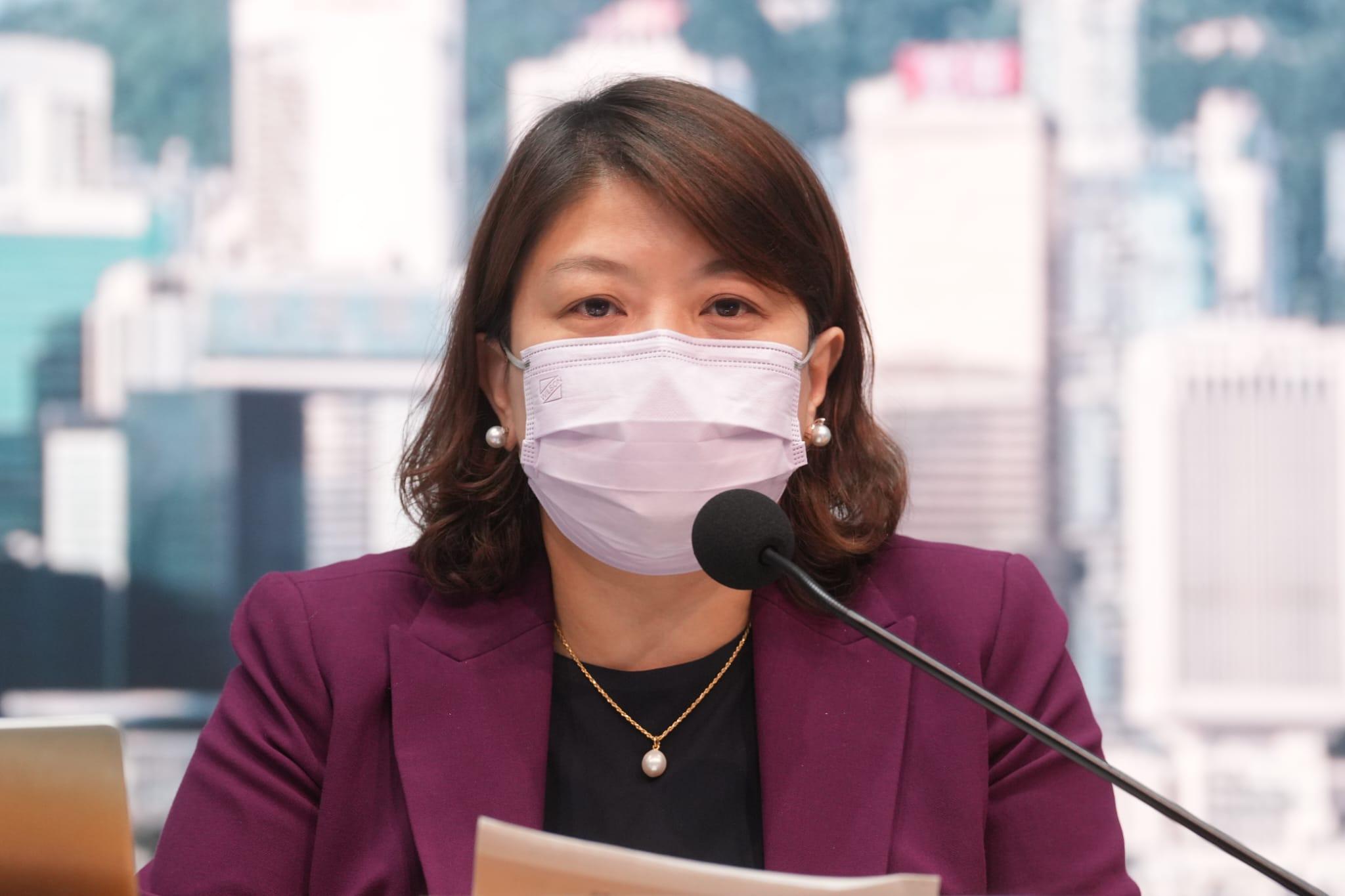 疫情|本港疫情漸趨穩定 食肆每檯放寬至12人 亞博館轉為備用狀態(陳奕釗攝)