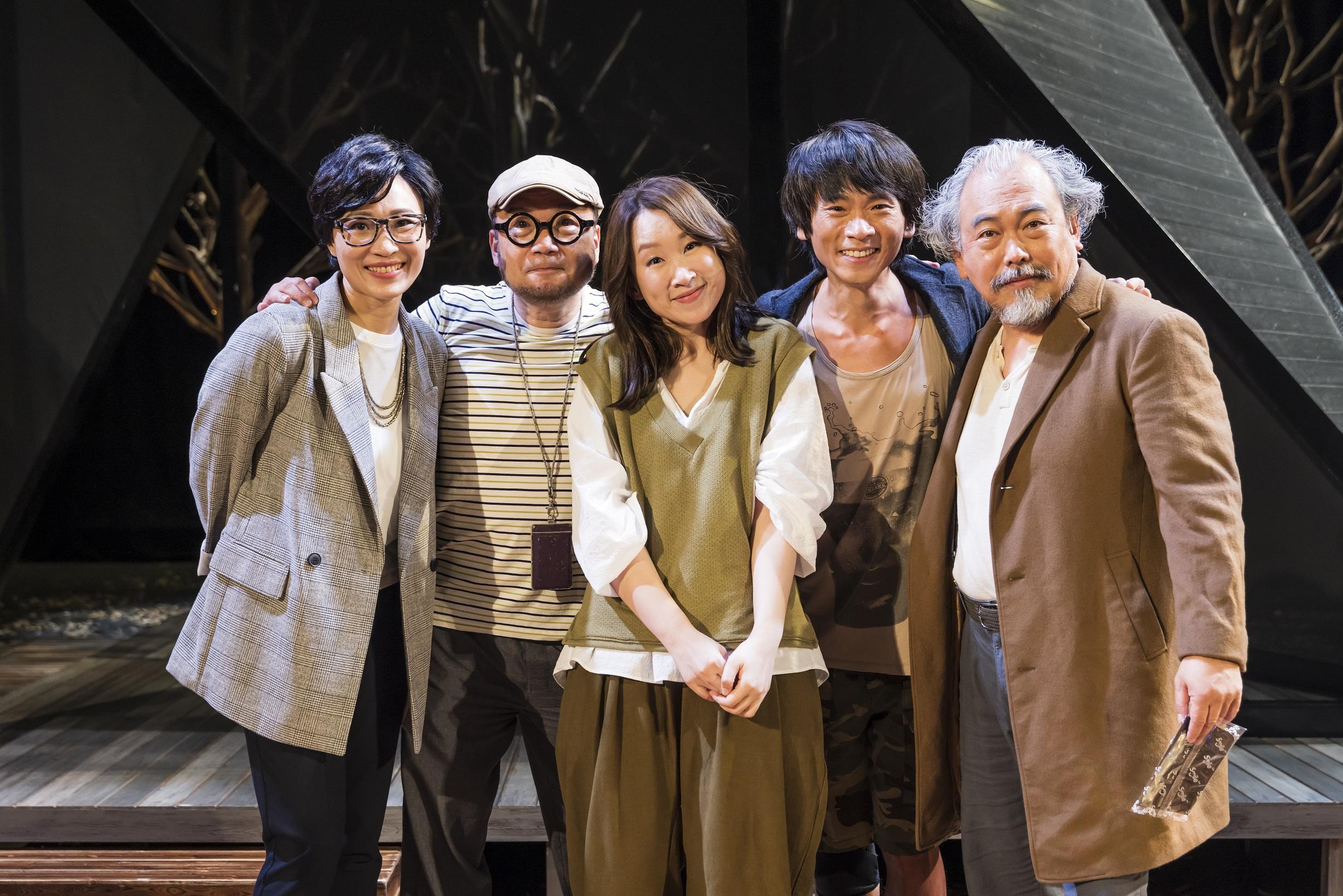 王菀之與陳淑儀,陳康,吳鳳鳴和導演司徒慧焯。(舞台劇《PROOF》)