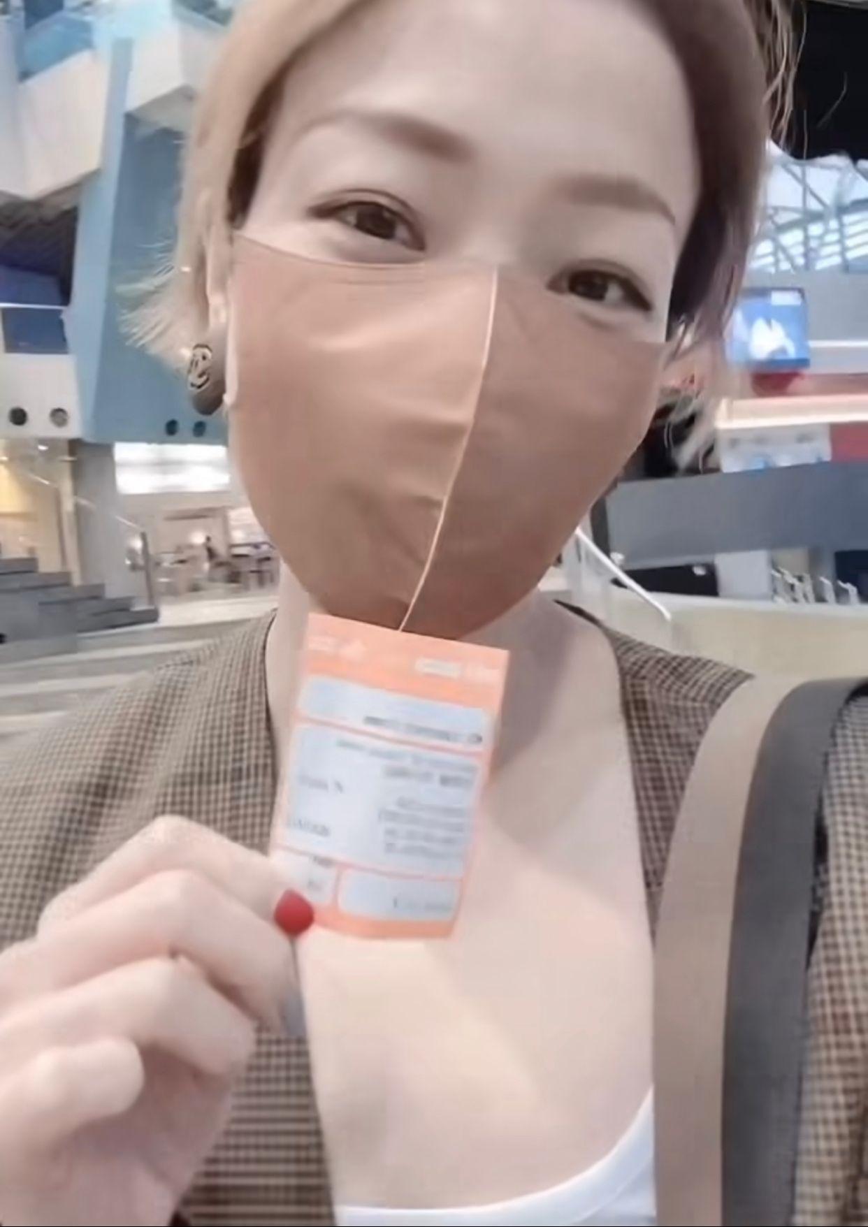 鄭秀文表示入完戲院捧場,大讚《明日戰記》好好睇,超乎想像。