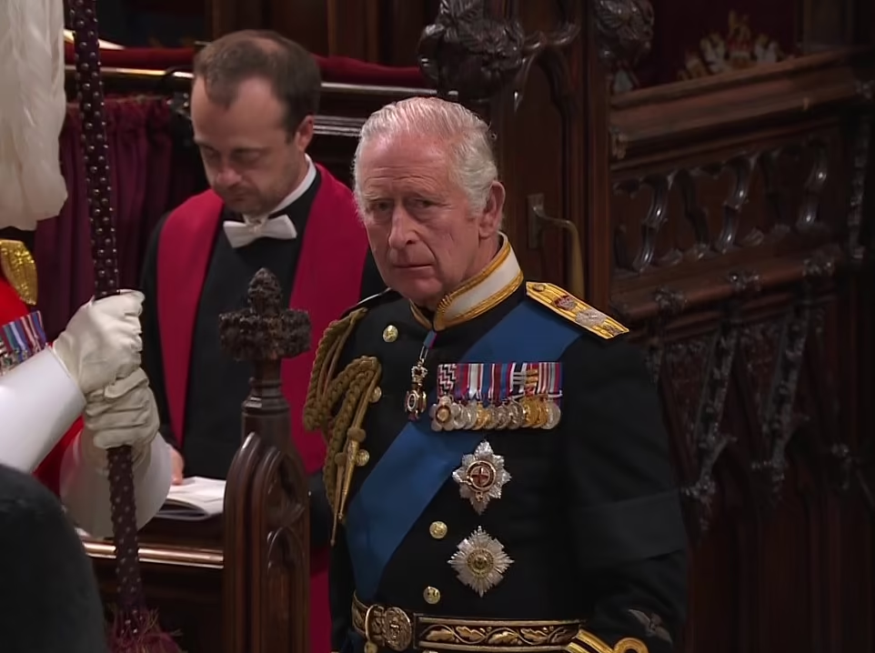 查理斯神情傷感。