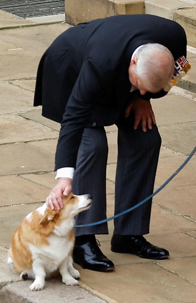 哥基送女王最後一程。(路透社)