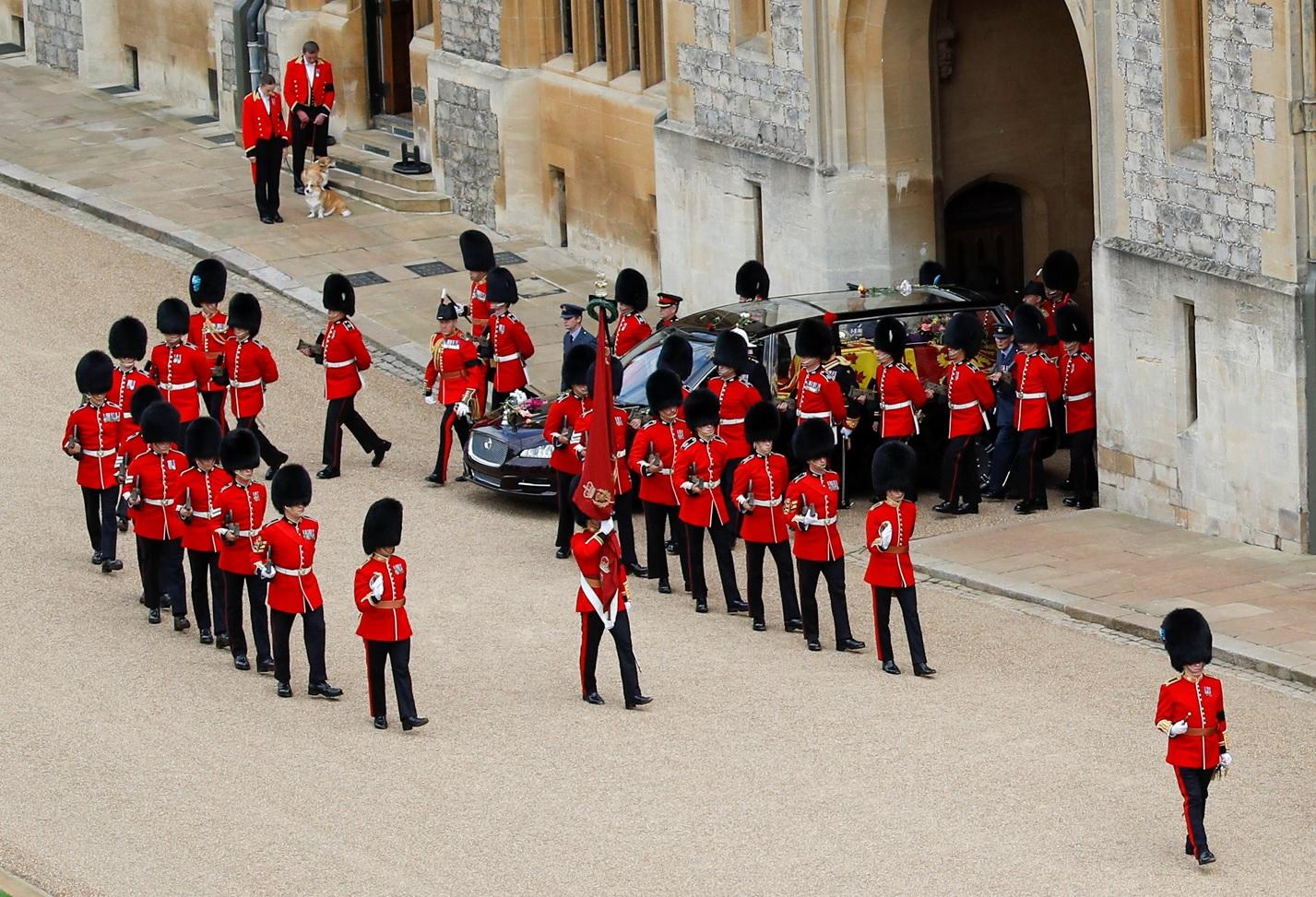 哥基送女王最後一程。(路透社)