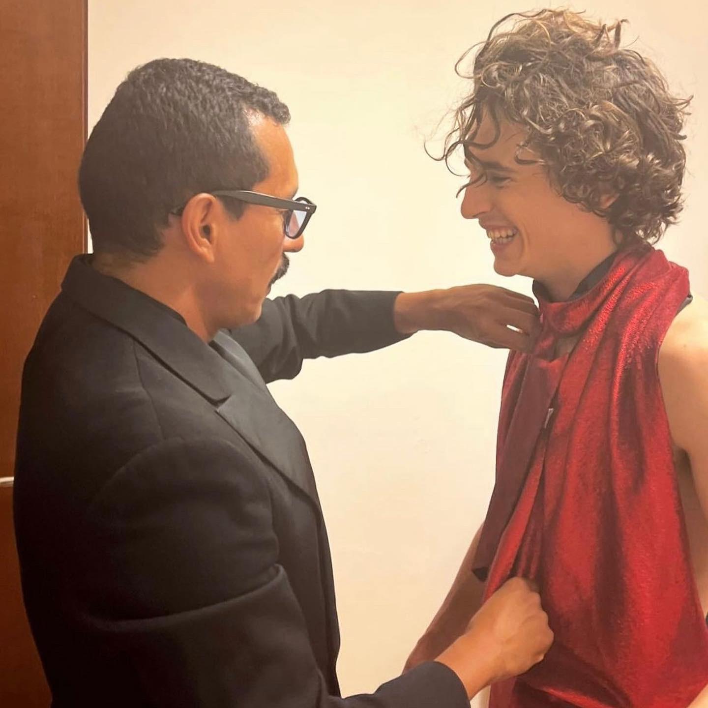 添麥菲穿大露背行威尼斯影展紅地毯