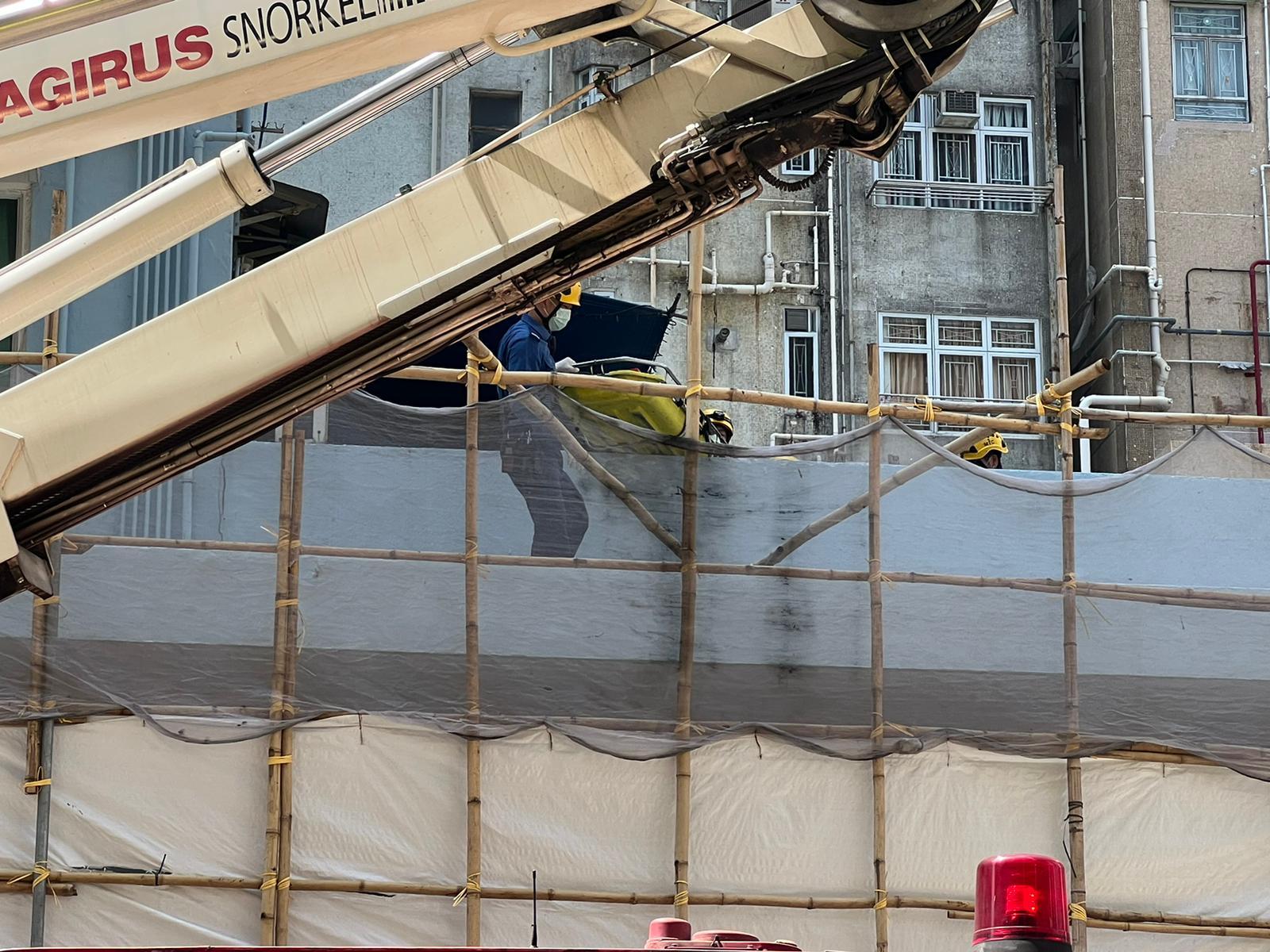 土瓜灣永德大廈有人墮樓,傳死者為40歲女子。