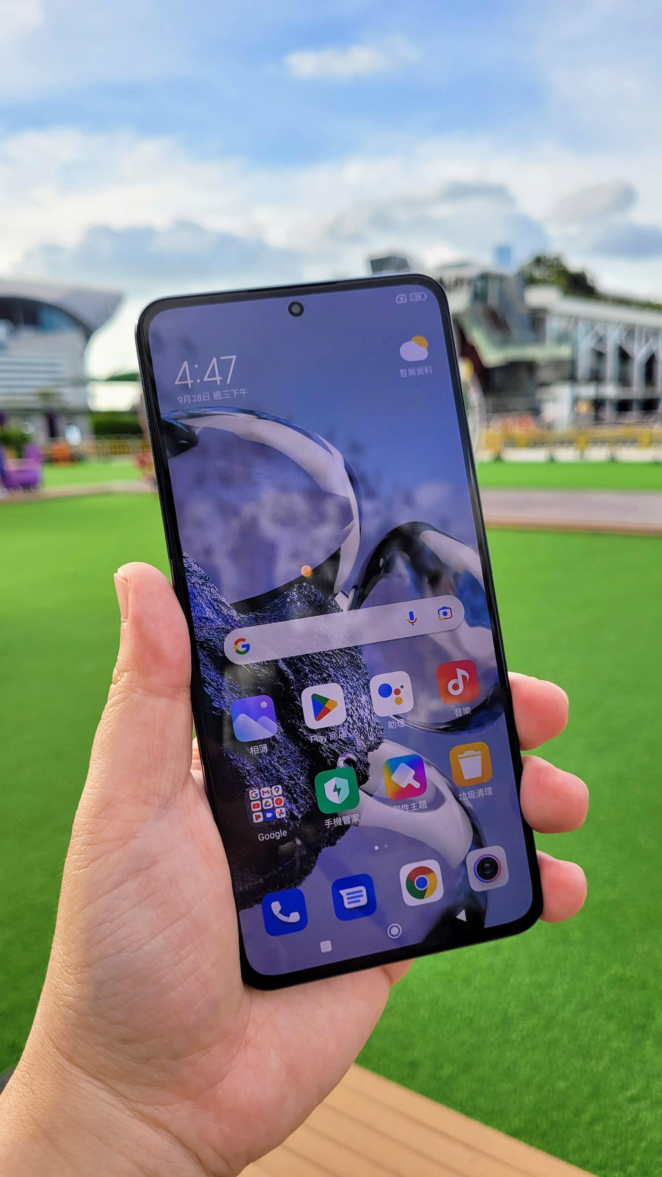 「CrystalRes」屏幕提供1220P解析度、最大亮度500nits、高亮模式更達900nits。