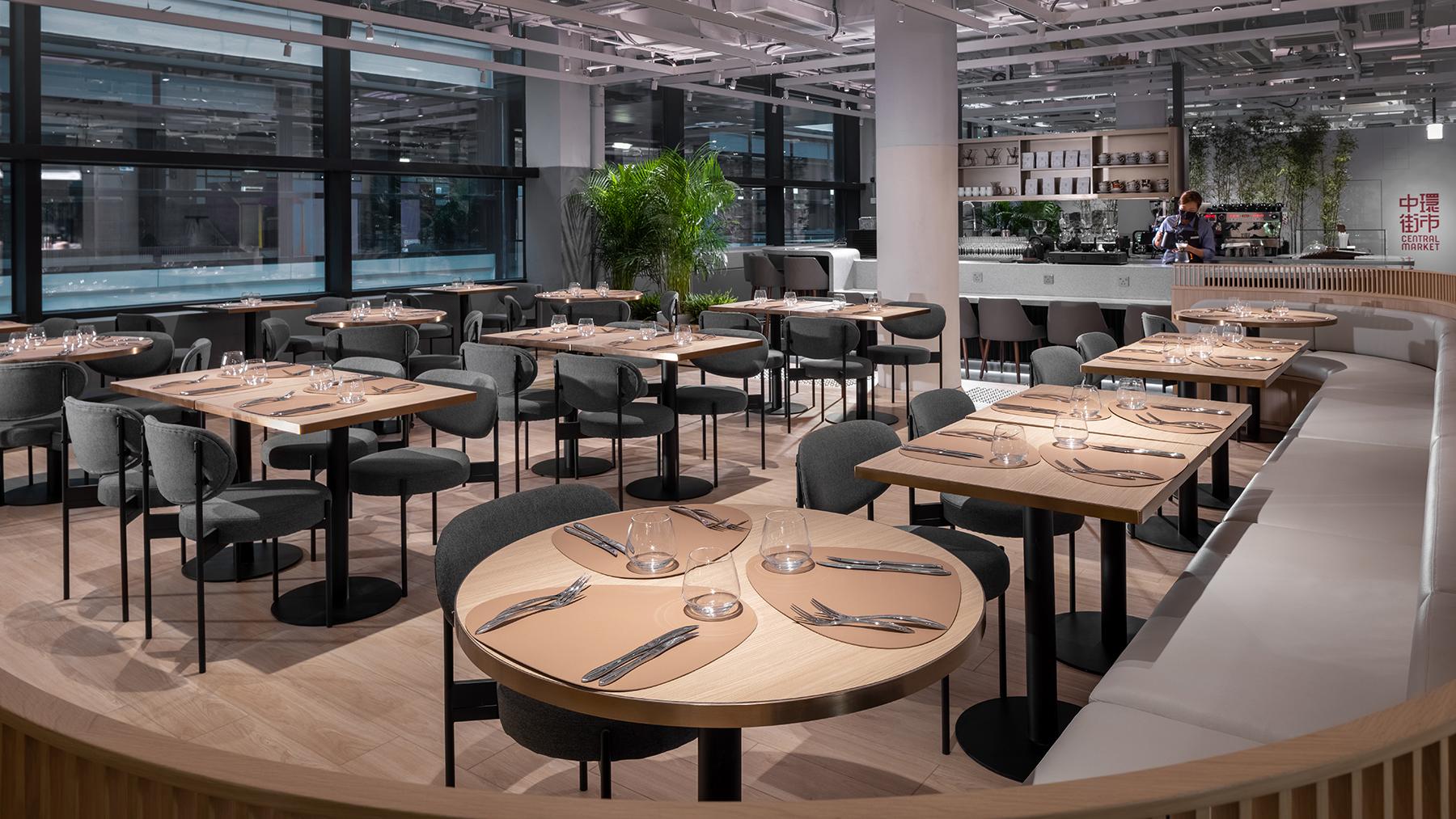 茶啡酒館I-O-N 位於中環街市1樓