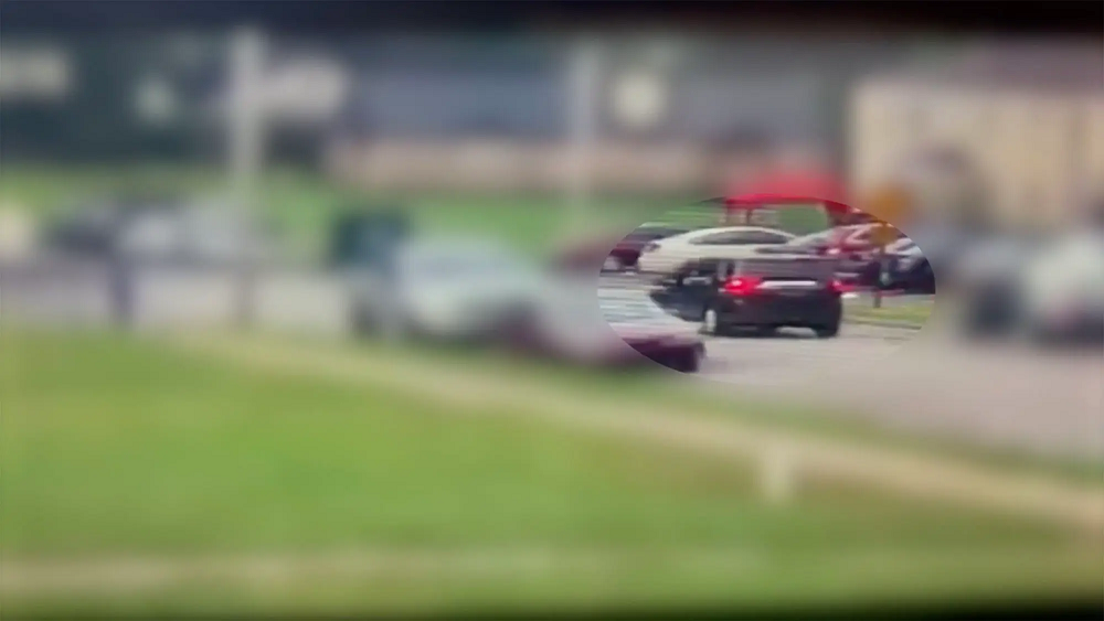 警方鎖定的黑色SUV。(互聯網)