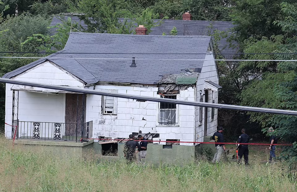 弗來徹被棄屍於一空置房屋的草叢。(互聯網)