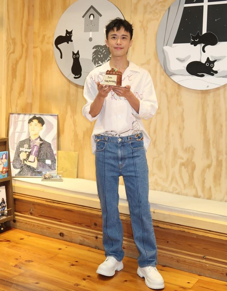 顧定軒對粉絲為他準備的應援大為感動。