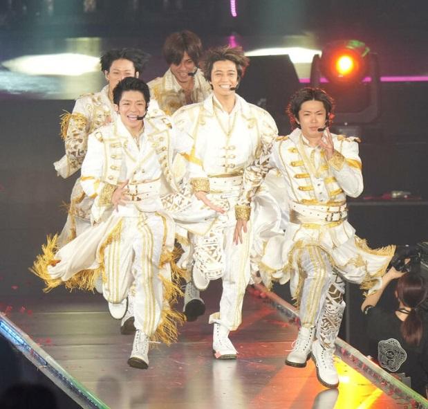 King & Prince在台上載歌載舞,亦唱出暢銷單曲《Trace Trace》。