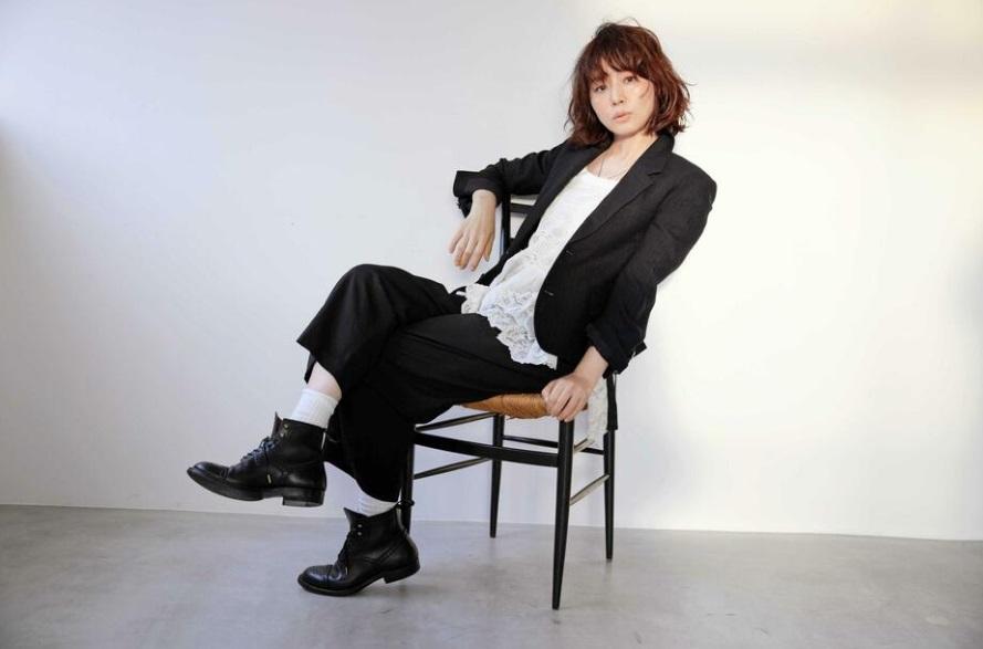 石田百合子去年12月開始以lily之名推出單曲《MAGIC》,至今已有三支歌曲上架。