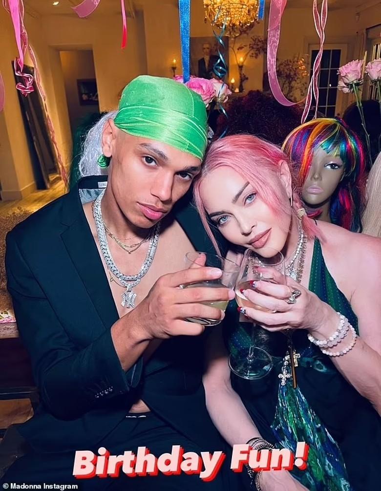 Andrew Darnell比起娜姐的大女Lourdes Leon,還要年輕三年。