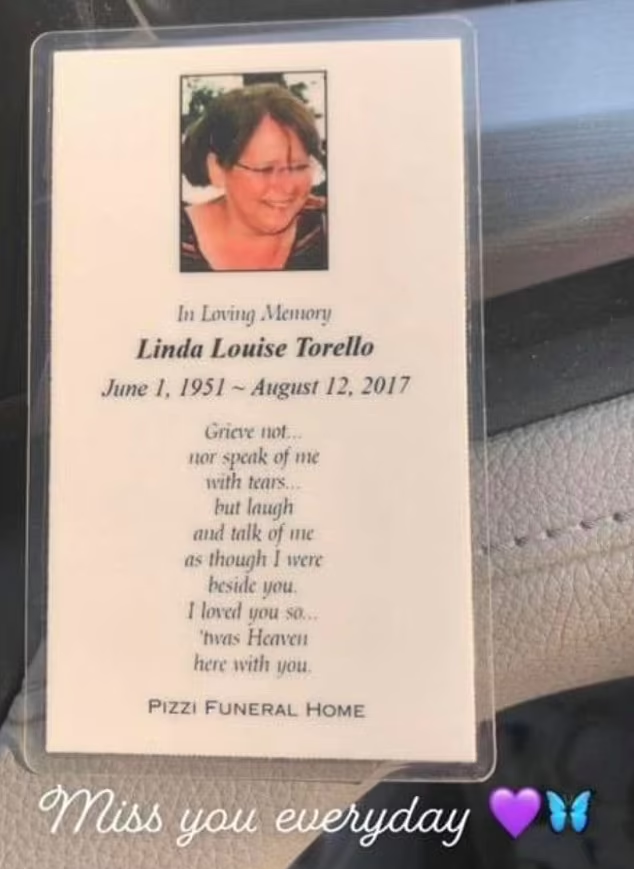 梅菲母親於2017年離世。(互聯網)