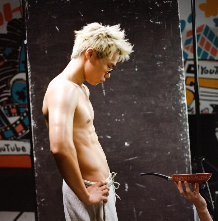 22歲湯令山被封為「樂壇潛力股」。