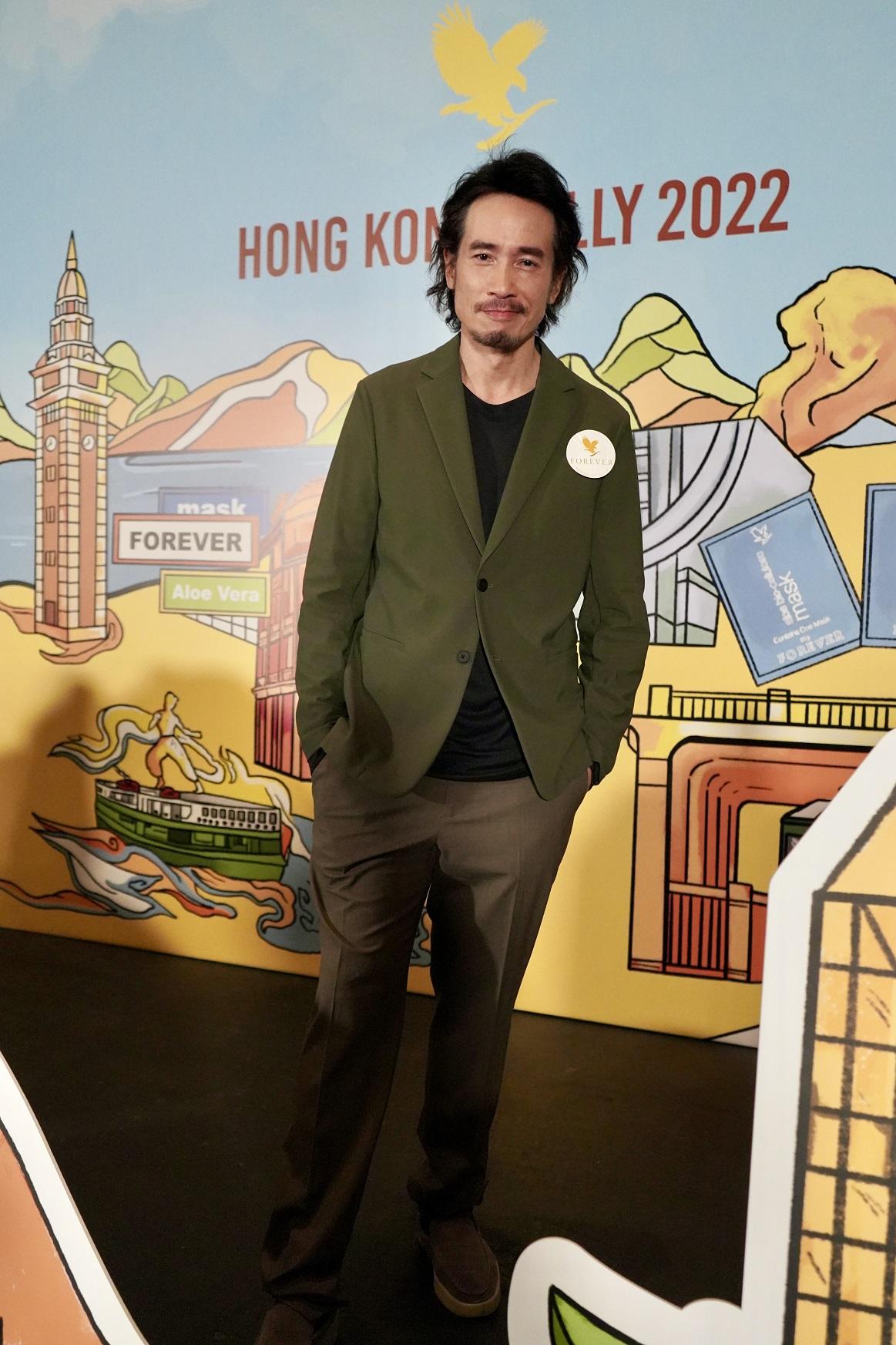 陳豪近日與陳茵媺合作拍劇,他笑言有點「唔舒服」。