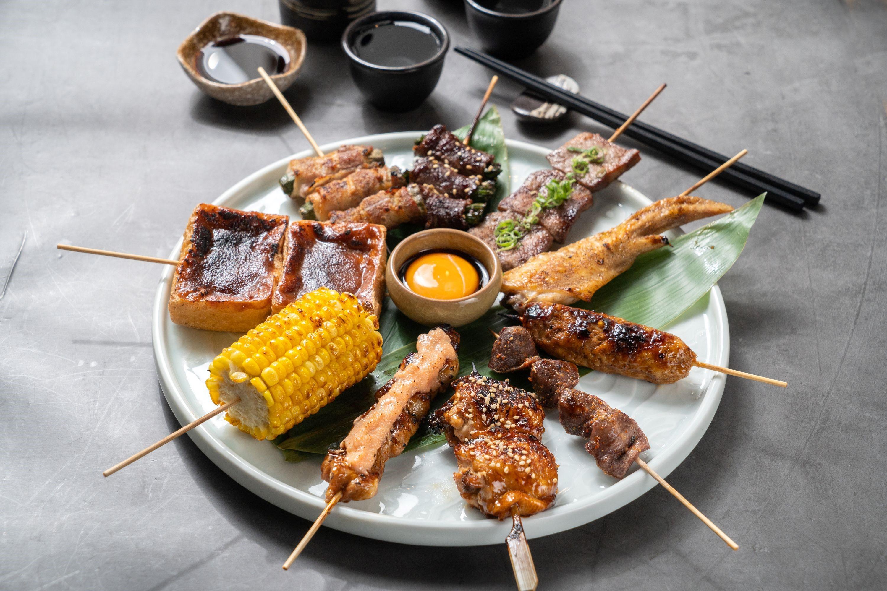 串燒盛,包括必食推介的薩摩赤雞串燒及各款日本蔬菜。