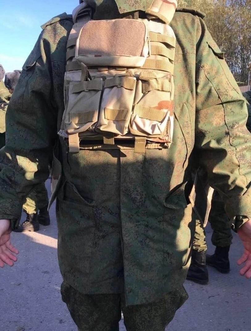 防彈背心面積小,保護效用存疑。(互聯網)