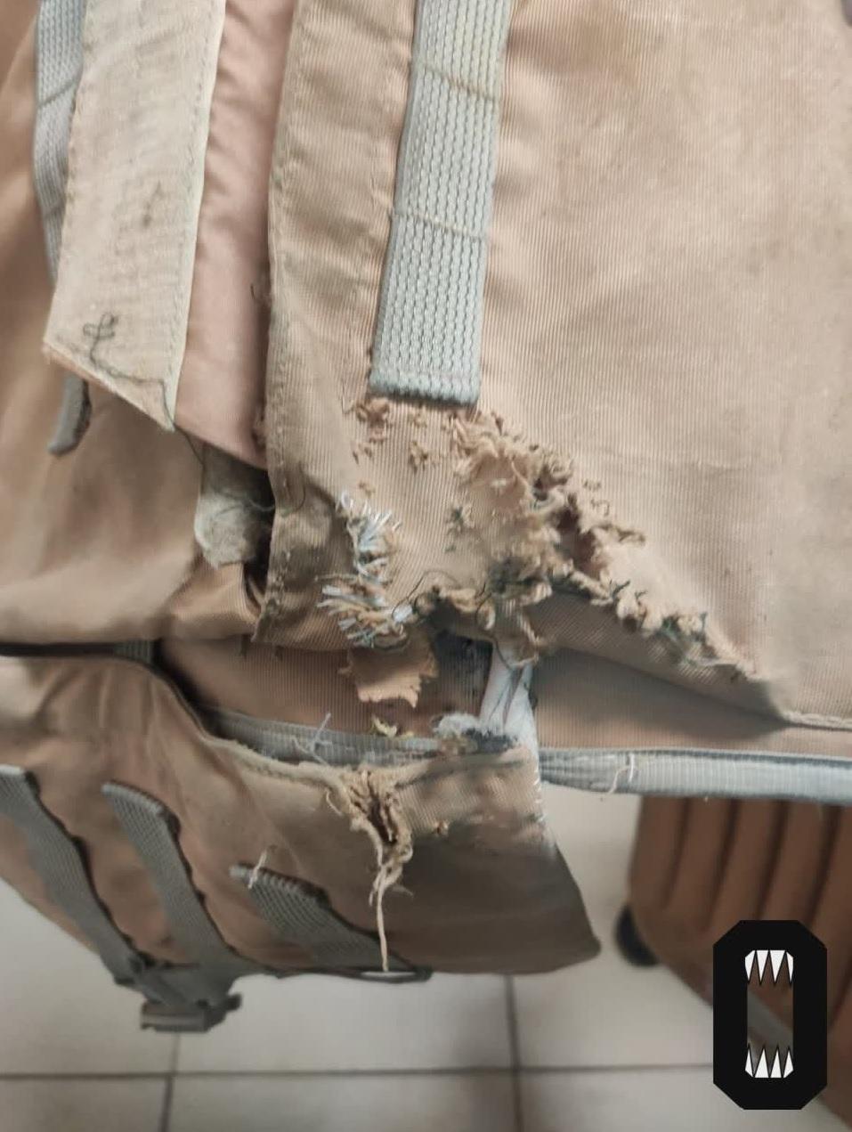 防彈背心破爛。(互聯網)