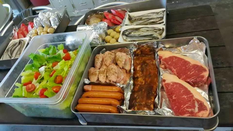 可以優惠價錢$250 使用中心內的燒烤設施 和 燒烤晚餐