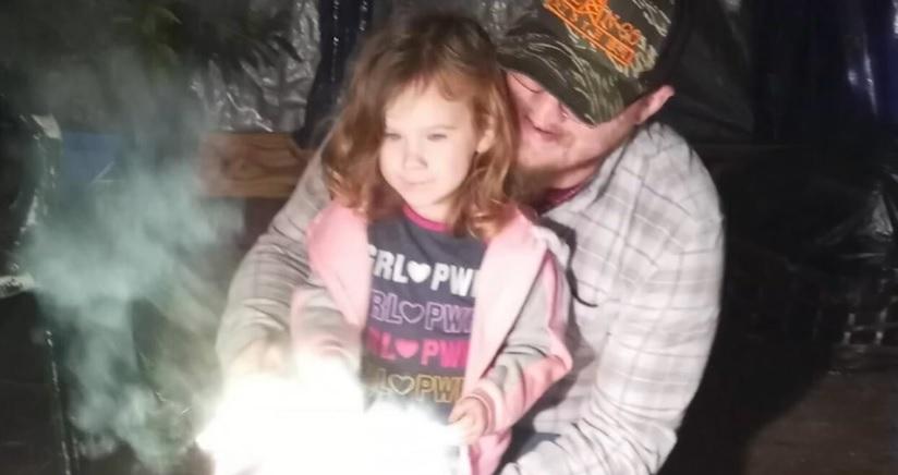 尼科爾與父親。(互聯網)