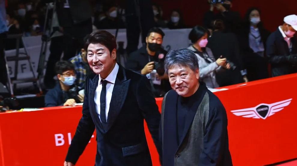 韓國影帝宋康昊與日本名導是枝裕和一同登場。