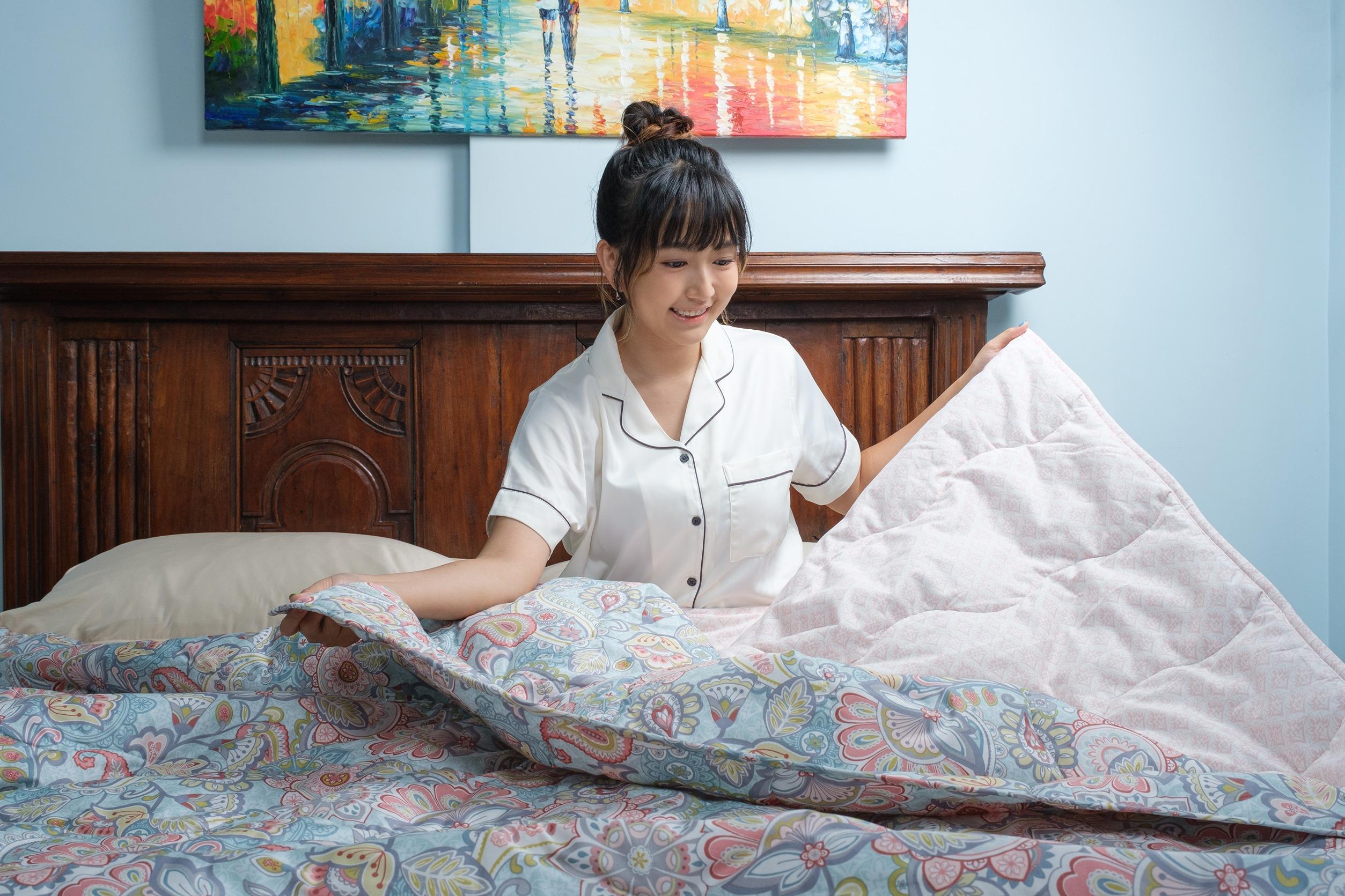 輕輕一「啪」扣鈕即可成為「超暖冬被」。