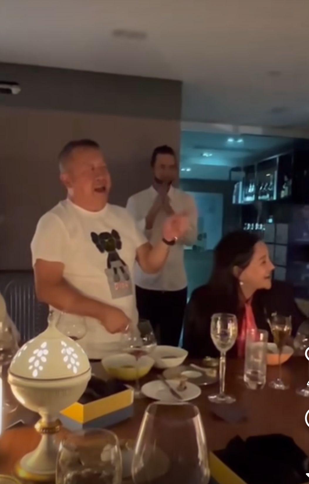 曾志偉唱生日歌為黎峇菈慶生。(IG截圖)