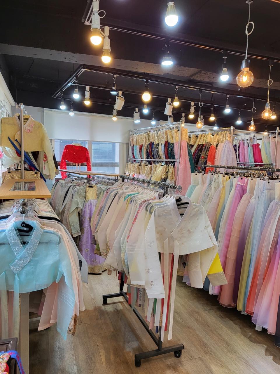 有各種各樣的韓服