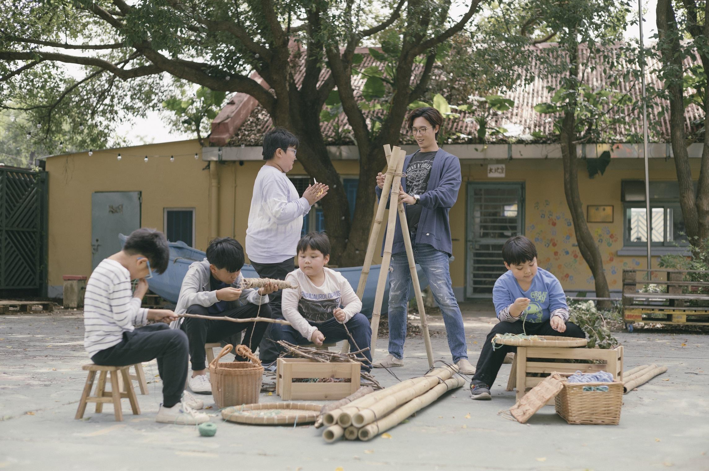 鄭丹瑞大讚Stanley完全冇偶像包袱,跟小孩子打成一片。