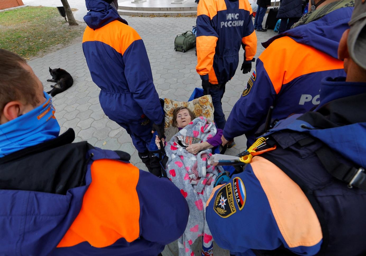 赫爾松居民周六撤離。(路透社)