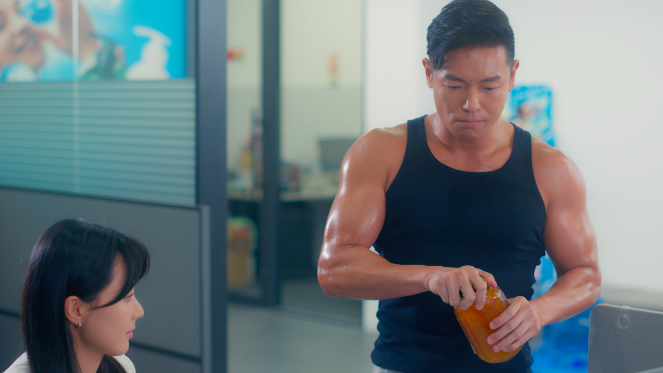 羅浩銘展現驚人麒麟巨臂。