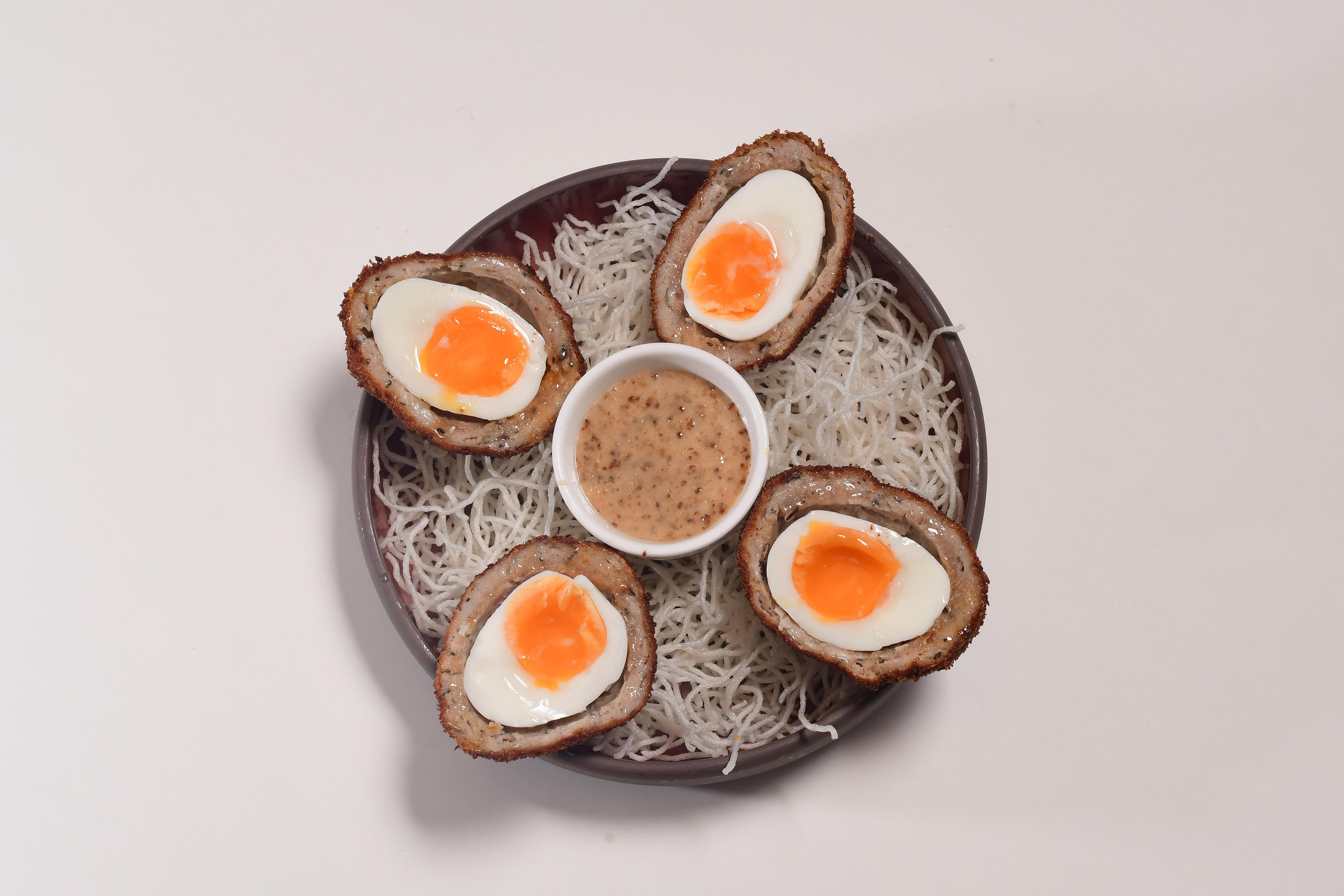 英式炸雜肉腸雞蛋配蜜味芥末醬