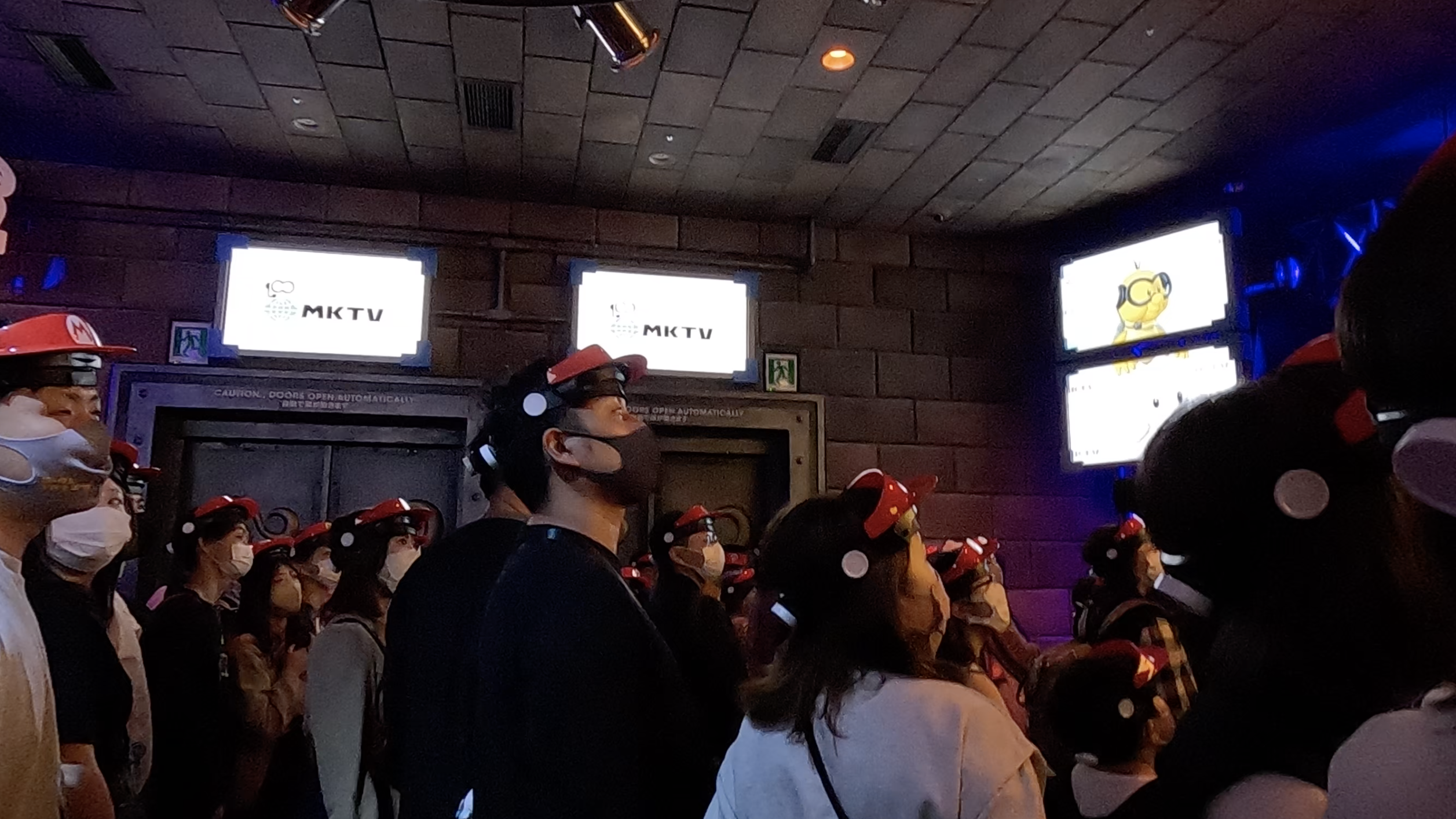 遊戲時需要戴上3D眼鏡