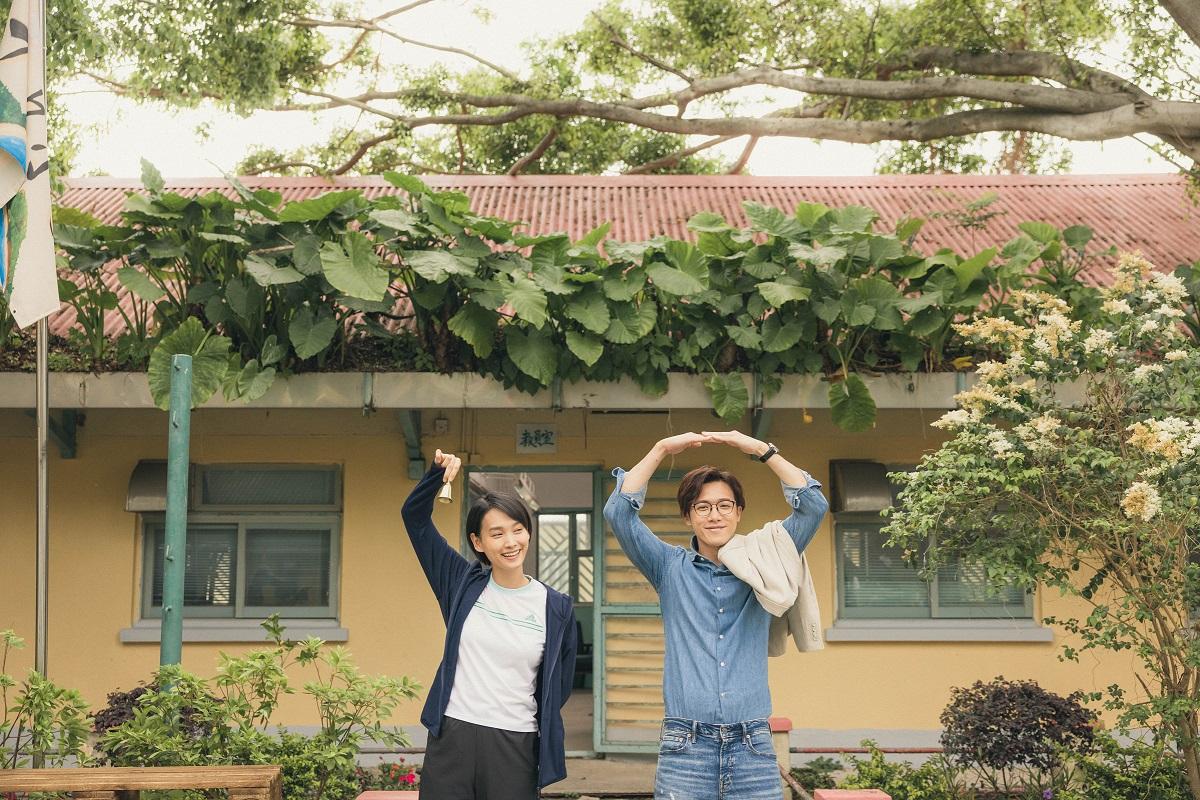 Stanley最終要向「死對頭」談善言求救。(《野人老師》劇照)