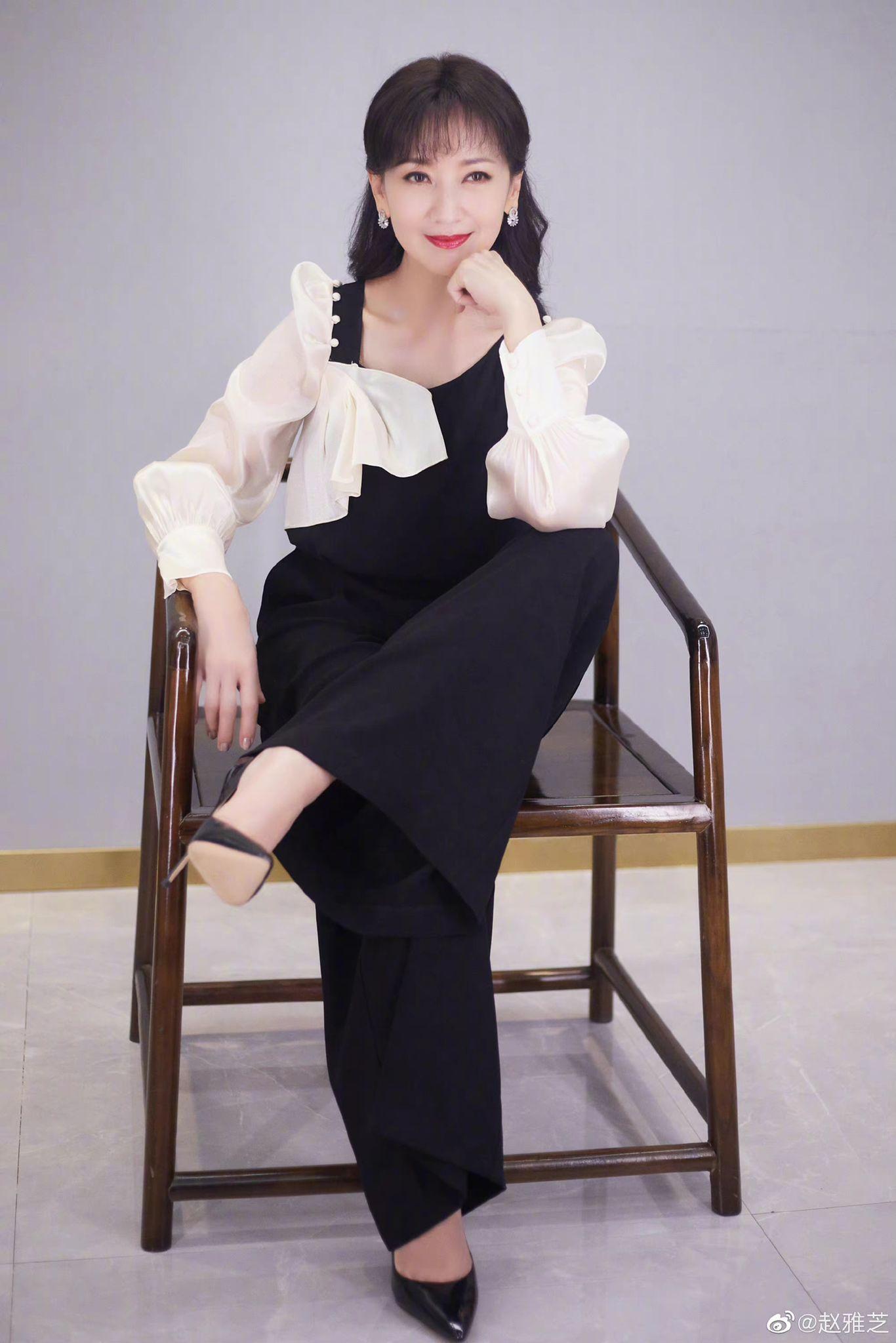 「趙雅芝70歲狀態」今日登上微博熱搜冠軍。