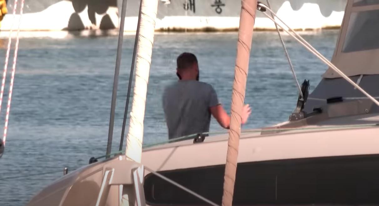 俄羅斯人在遊艇上活動。(路透社)