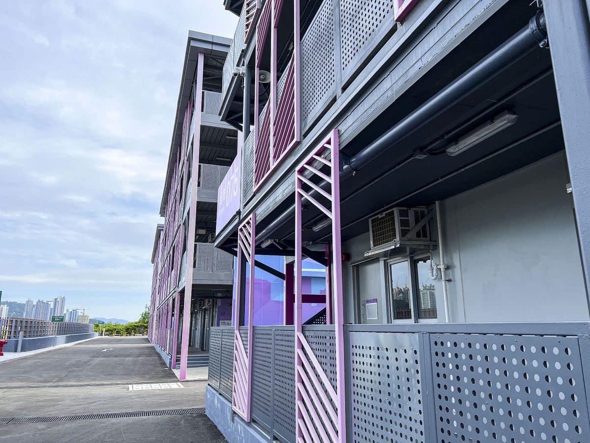 何永賢在fb展示組裝合成建築法。(何永賢fb圖)